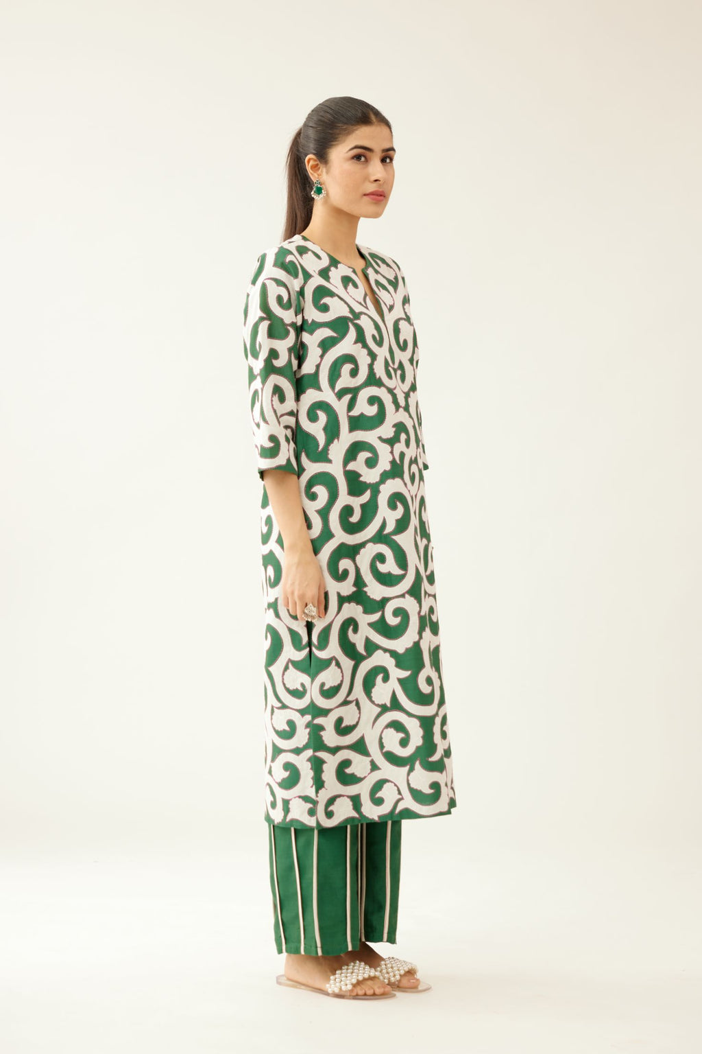 Green silk chanderi straight kurta set with all-over cotton appliqué trellis jaal, highlighted with kantha work.