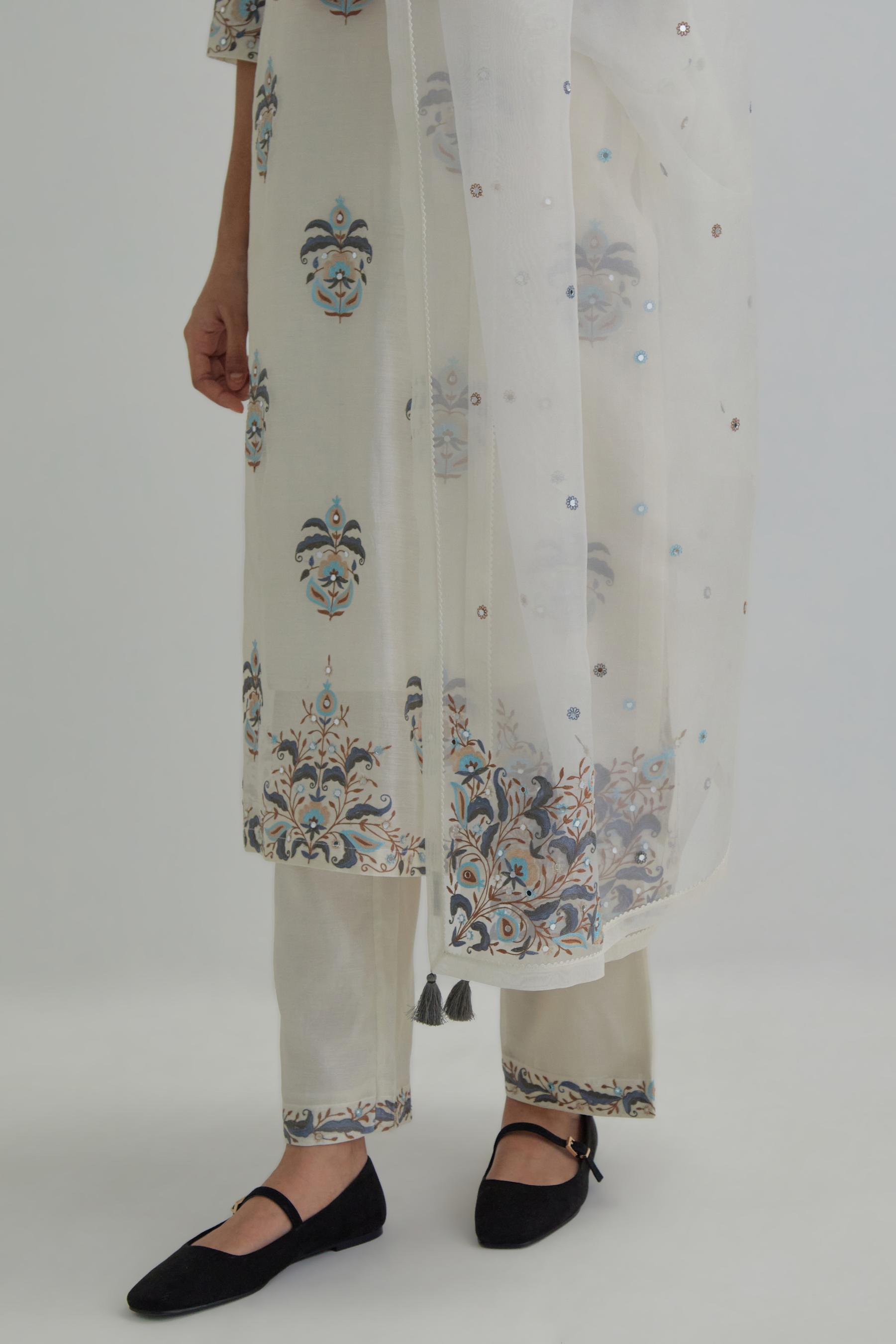 Off White silk organza dupatta with Aari work and earthy coloured flower embroidery all-over the dupatta.