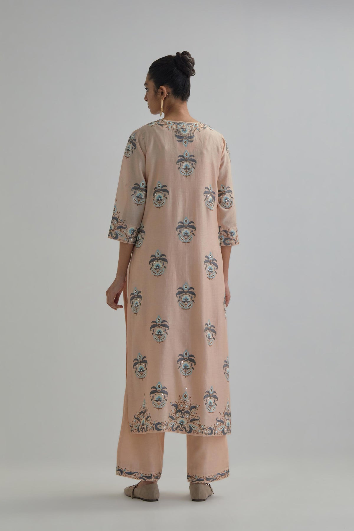 Pink silk Chanderi straight kurta set with all-over floral boota embroidery, highlighted with silver sequins.