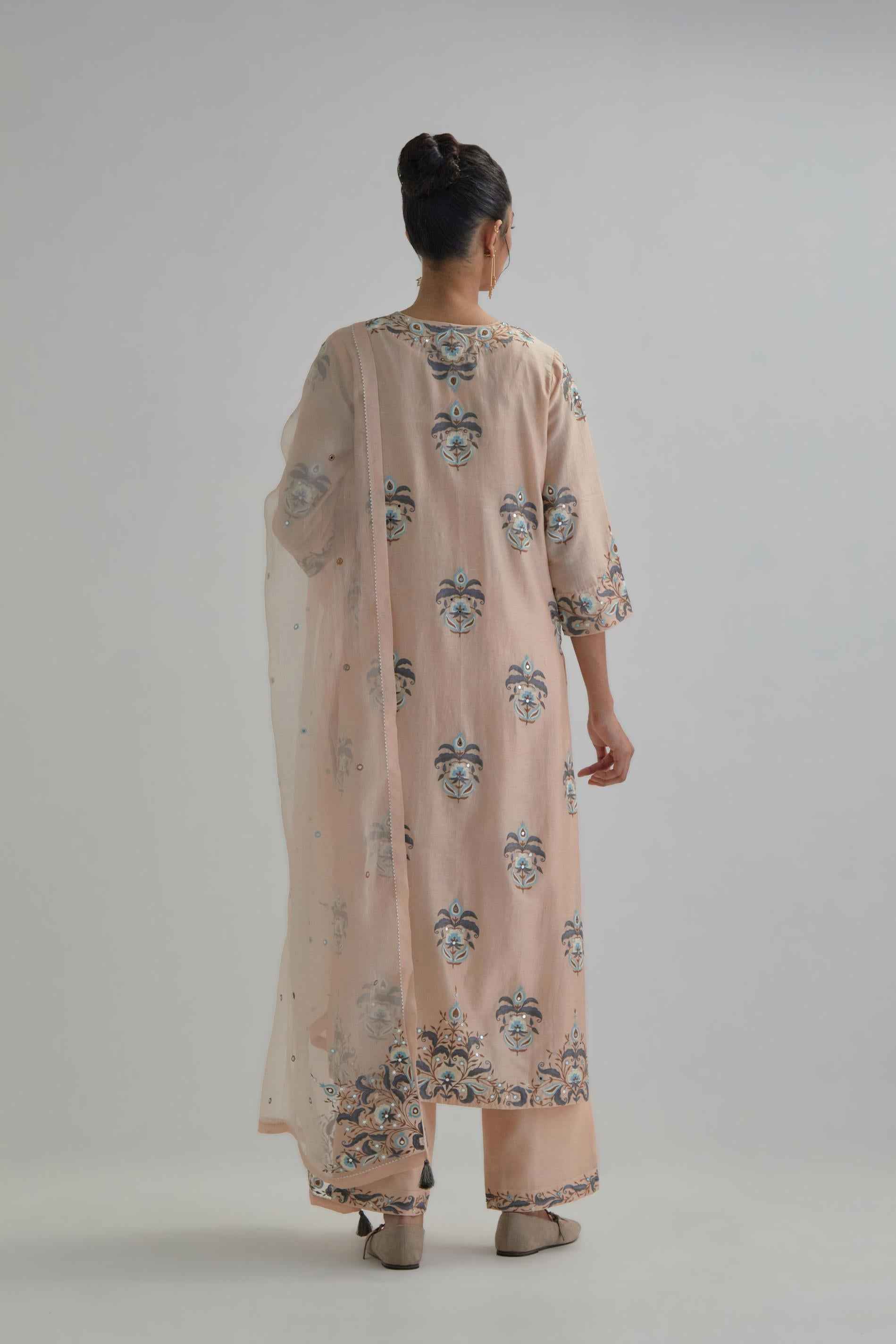 Pink silk organza dupatta with Aari work and earthy coloured flower embroidery all-over the dupatta.