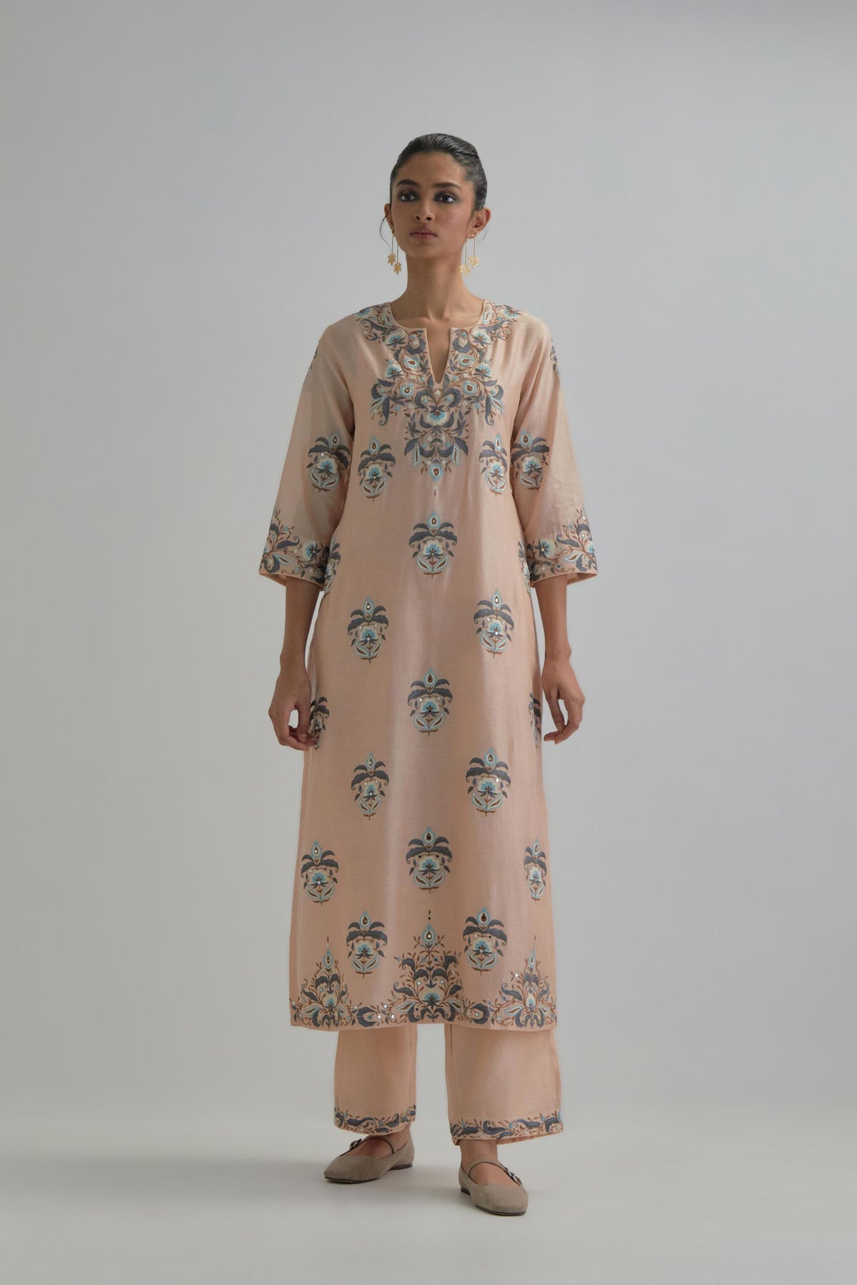 Pink silk Chanderi straight kurta set with all-over floral boota embroidery, highlighted with silver sequins.