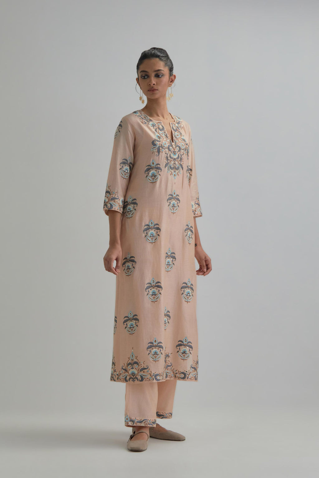 Pink silk Chanderi straight kurta set with all-over floral boota embroidery, highlighted with silver sequins.