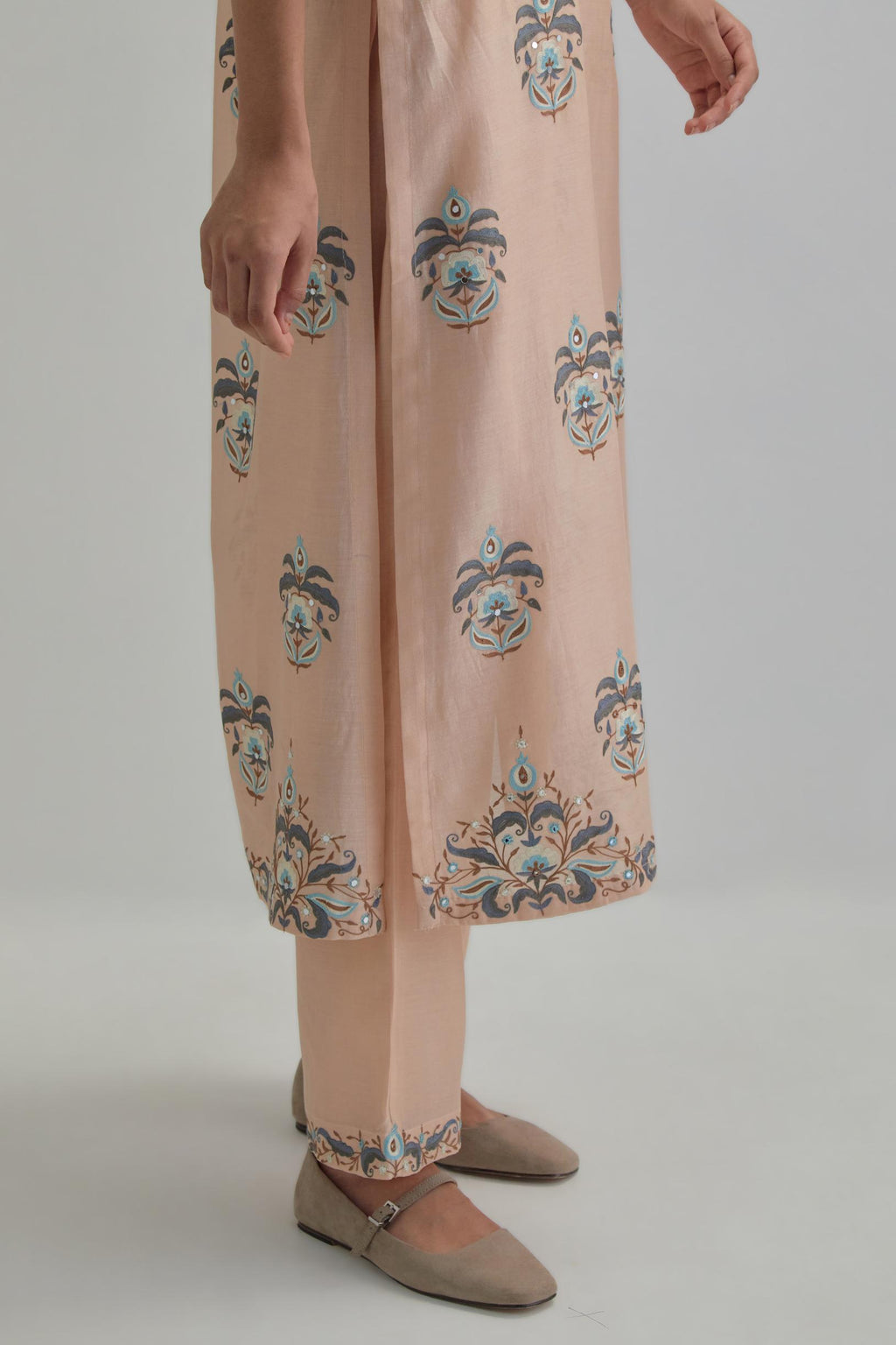 Pink silk Chanderi straight kurta set with all-over floral boota embroidery, highlighted with silver sequins.