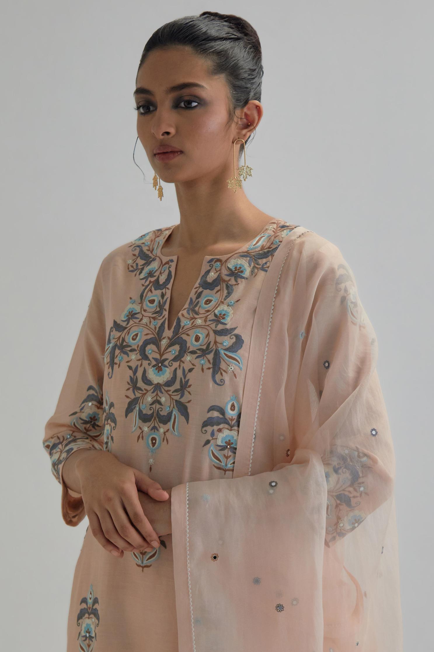 Pink silk organza dupatta with Aari work and earthy coloured flower embroidery all-over the dupatta.