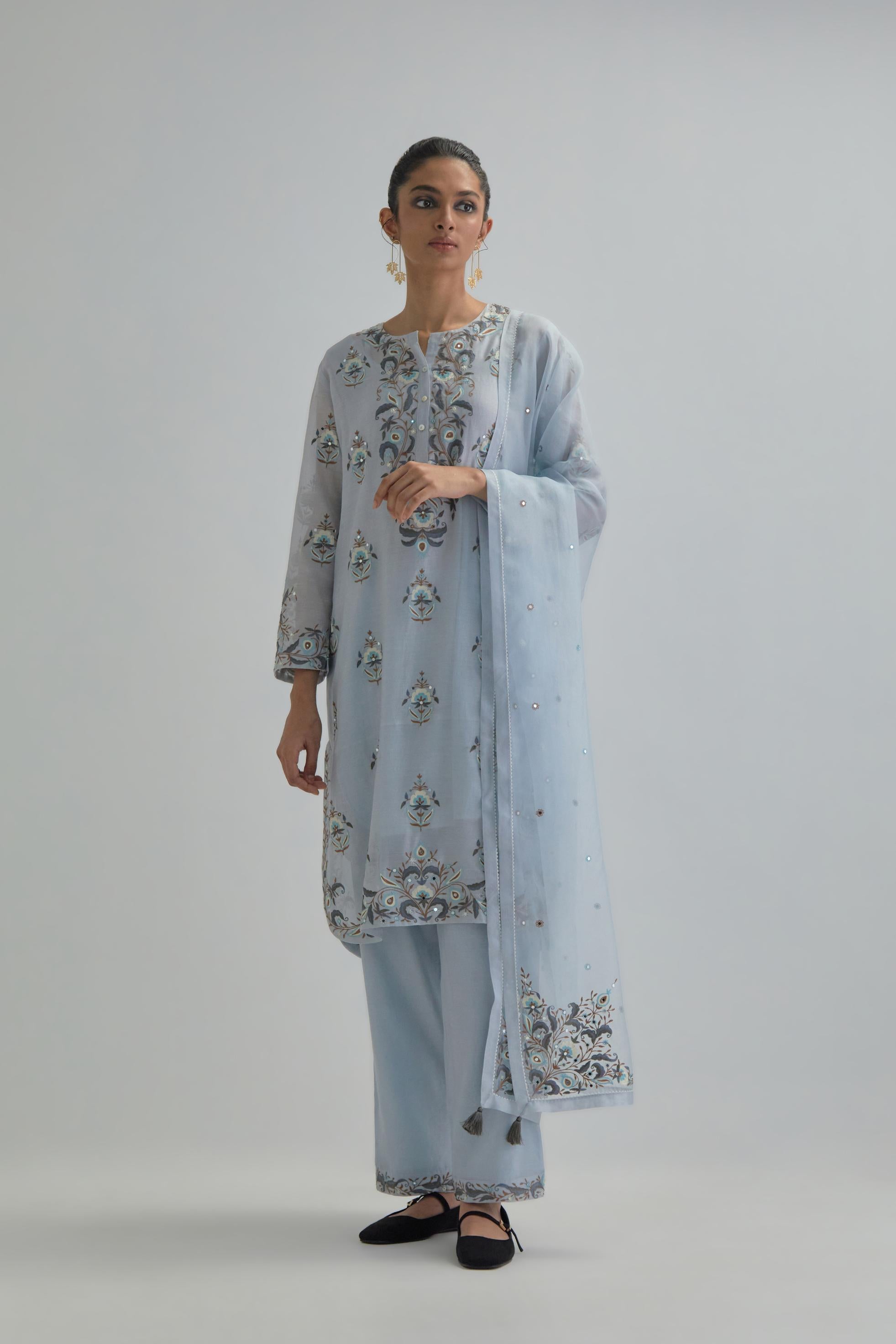 Blue silk organza dupatta with Aari work and earthy coloured flower embroidery all-over the dupatta.