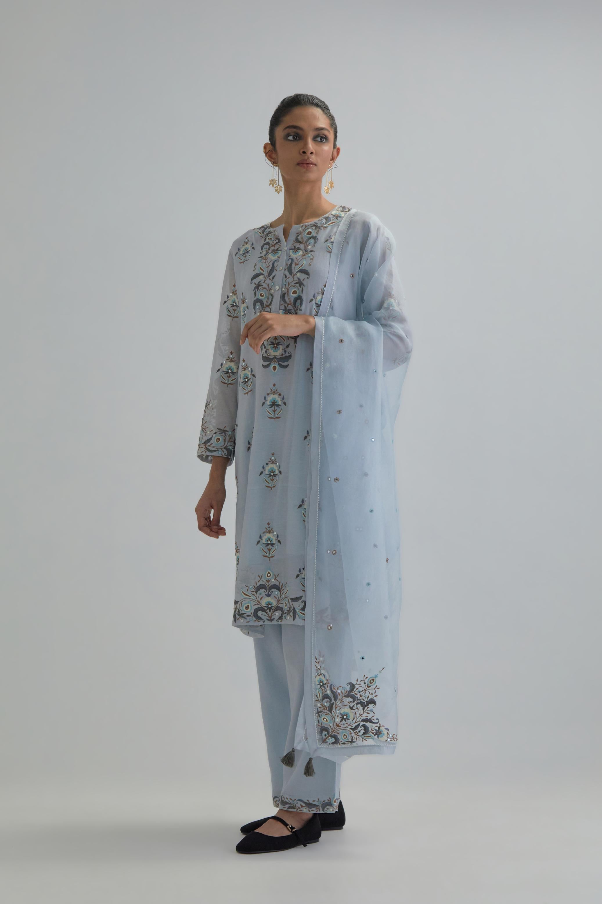 Blue silk organza dupatta with Aari work and earthy coloured flower embroidery all-over the dupatta.