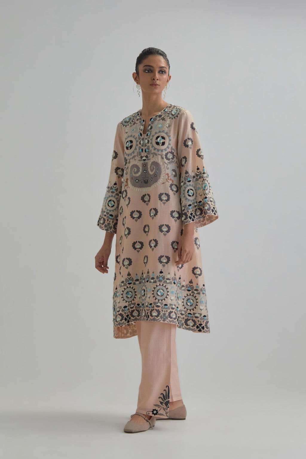 Pink silk Chanderi straight hem mid-length abha style kurta set with bold appliqué embroidery along with earthy-coloured Aari thread work and tassels.