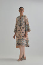 Pink silk Chanderi straight hem mid-length abha style kurta set with bold appliqué embroidery along with earthy-coloured Aari thread work and tassels.