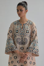 Pink silk Chanderi straight hem mid-length abha style kurta set with bold appliqué embroidery along with earthy-coloured Aari thread work and tassels.