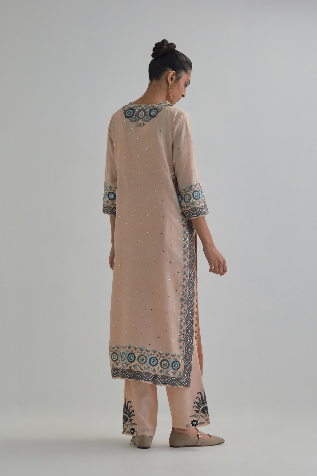 Pink slim fit straight kurta set, decorated with bold appliqué borders all along the side seam, hem and sleeve cuffs.