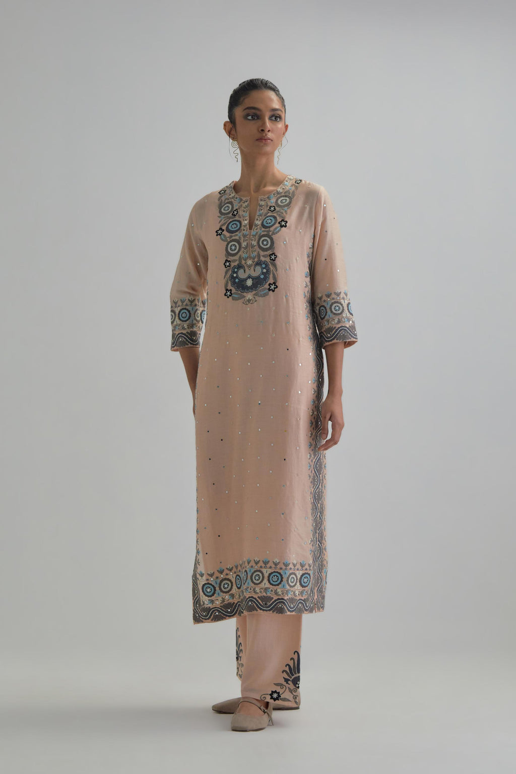 Pink slim fit straight kurta set, decorated with bold appliqué borders all along the side seam, hem and sleeve cuffs.
