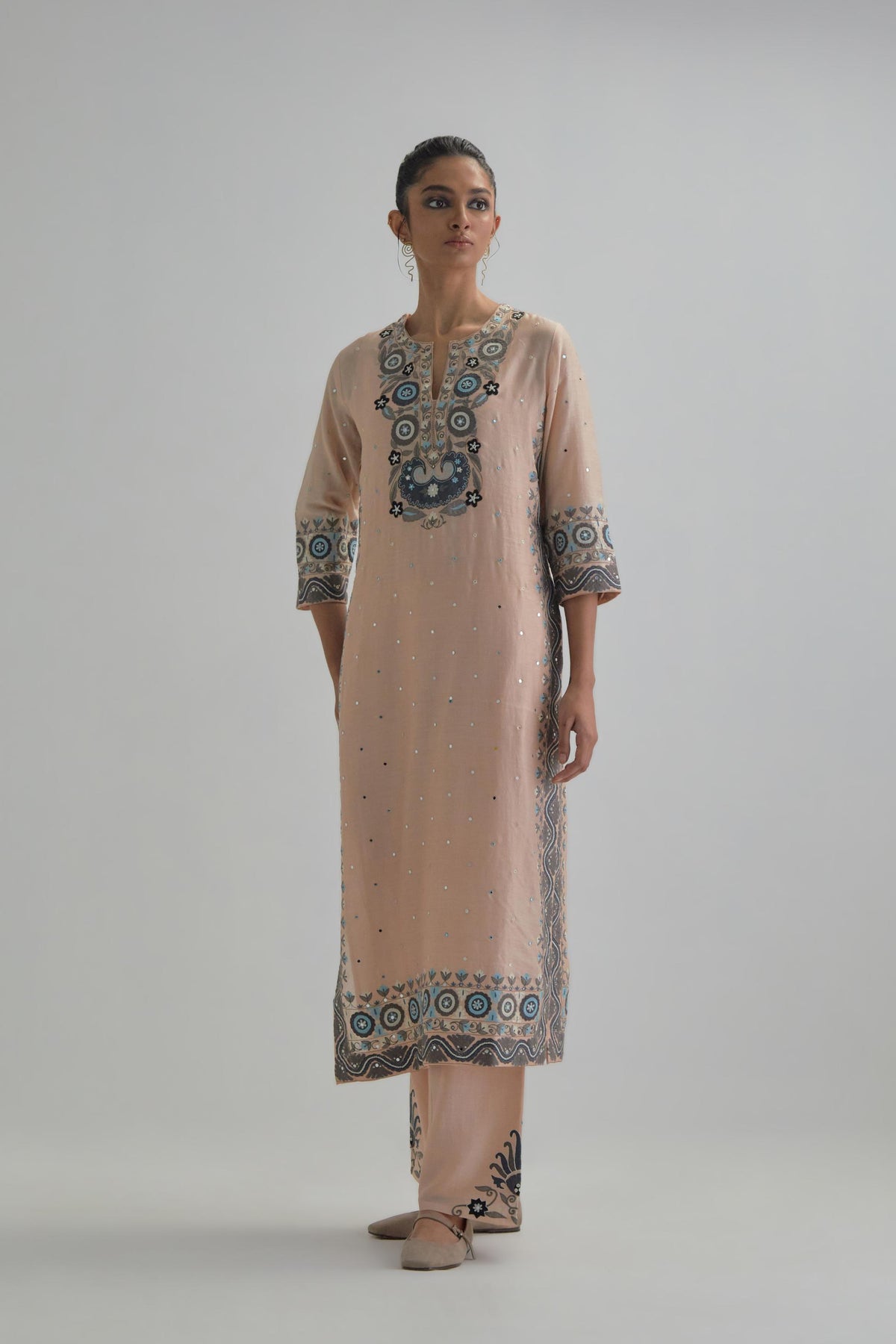 Pink slim fit straight kurta set, decorated with bold appliqué borders all along the side seam, hem and sleeve cuffs.
