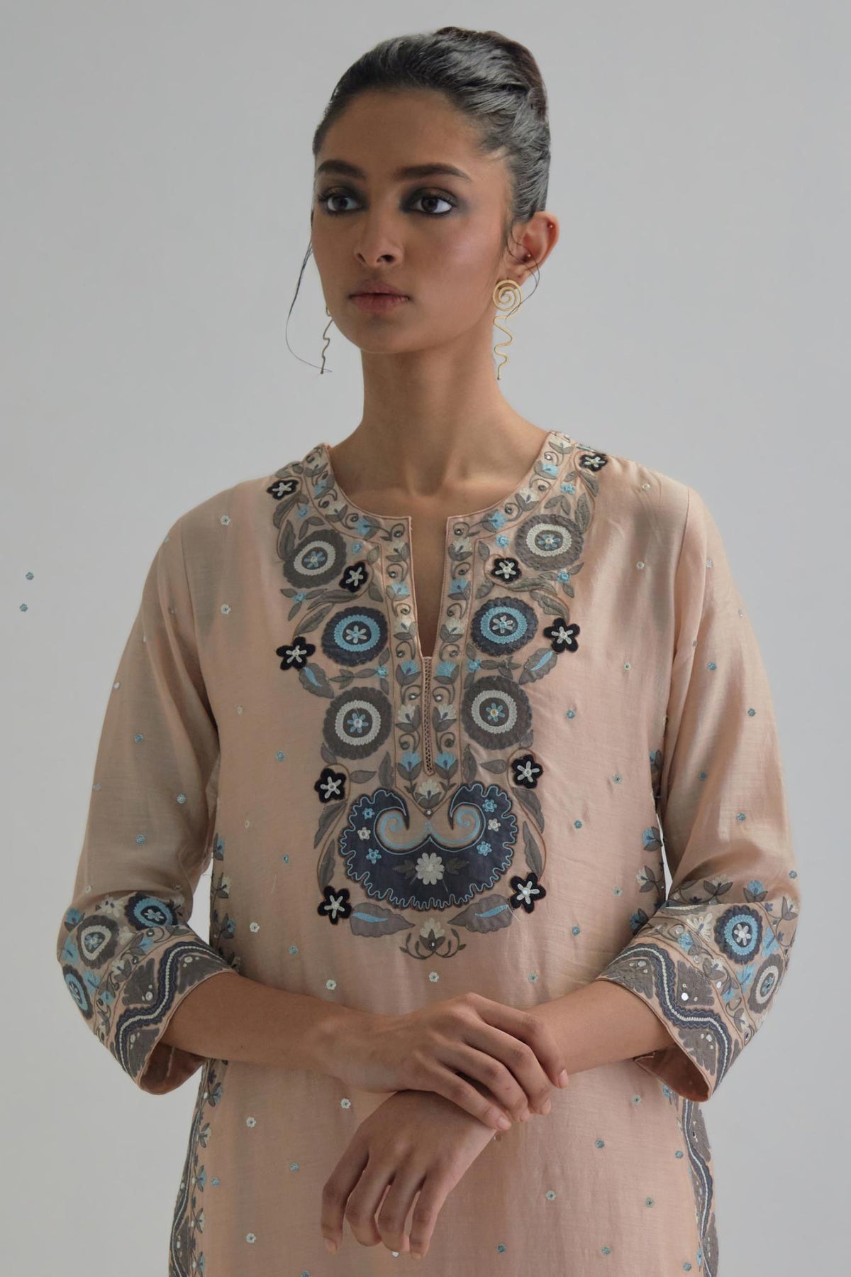 Pink slim fit straight kurta set, decorated with bold appliqué borders all along the side seam, hem and sleeve cuffs.