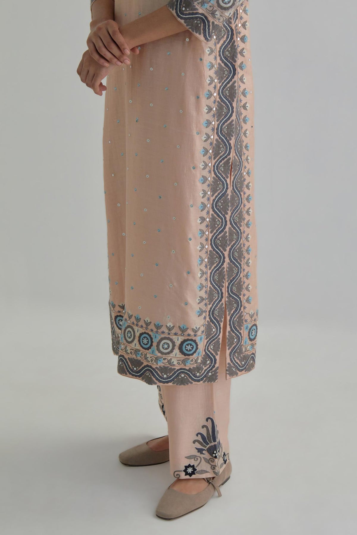 Pink slim fit straight kurta set, decorated with bold appliqué borders all along the side seam, hem and sleeve cuffs.