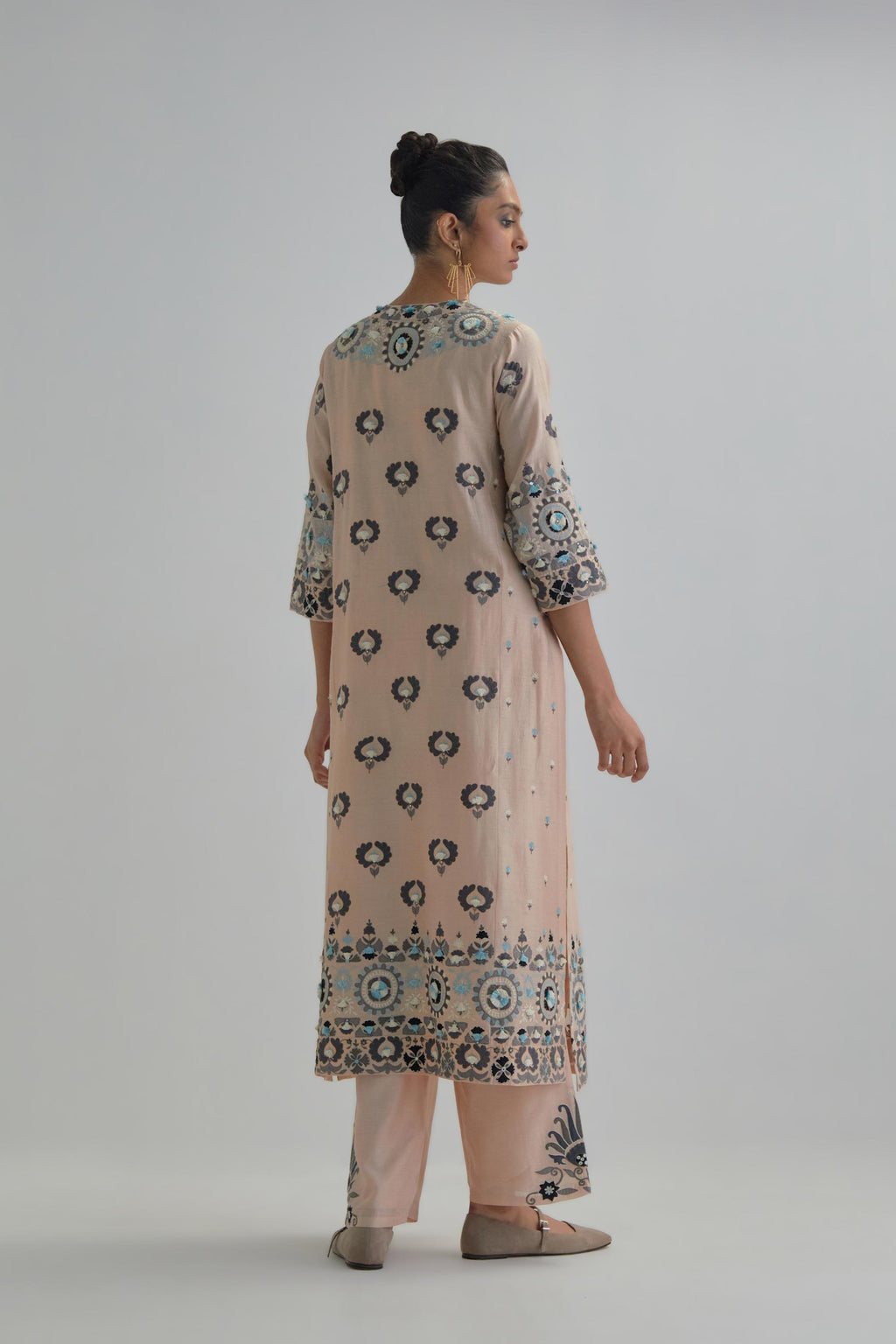 Pink straight kurta, fully embroidered with appliqué flowers, earthy-coloured Aari thread work and silk tassels.