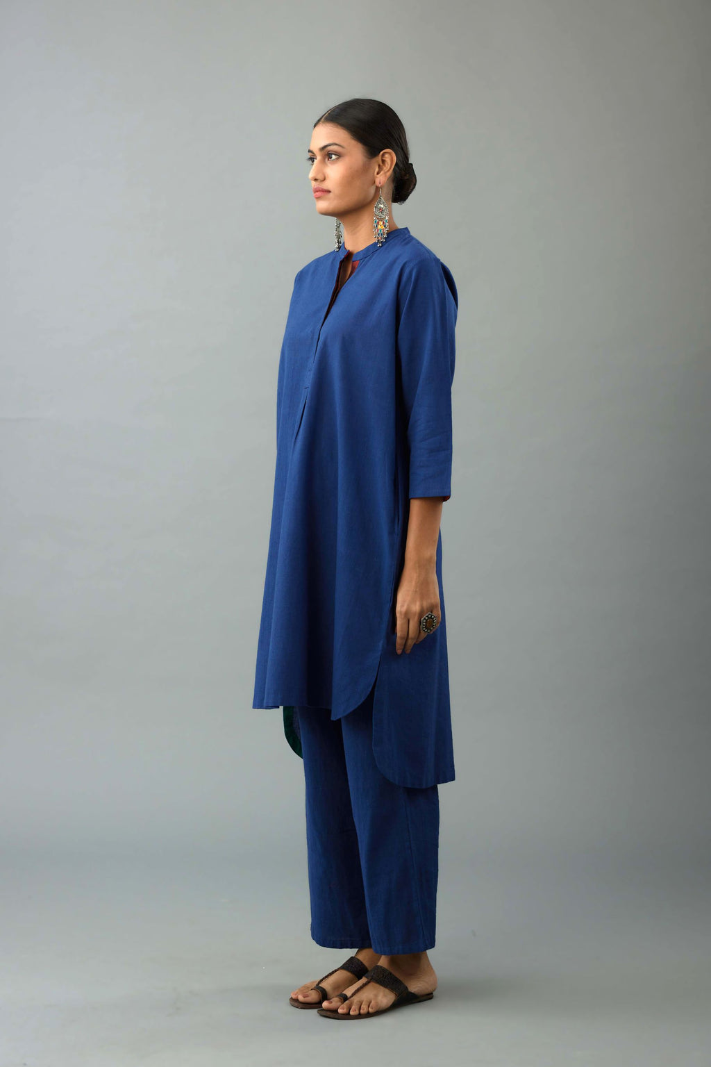 Blue Handloom Cotton kurta set with collar neckline and 3/4 sleeves.