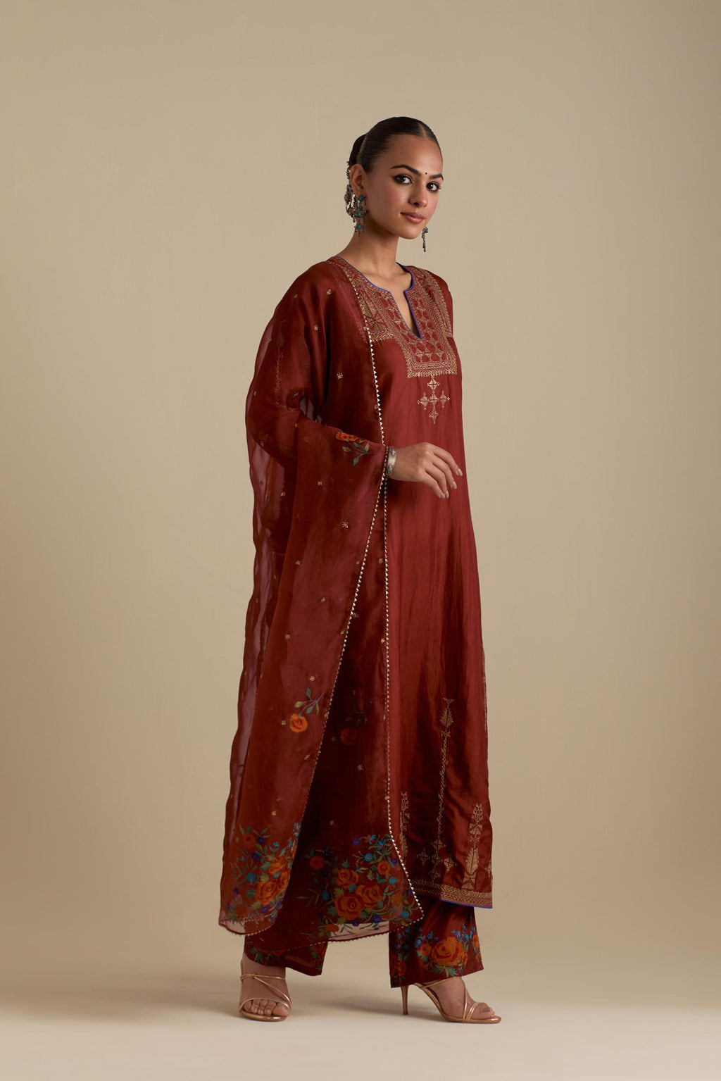 Maroon silk organza dupatta, highlighted with delicate dull gold sequins work and all-over thread embroidery roses, with a large bunch at the dupatta corners.