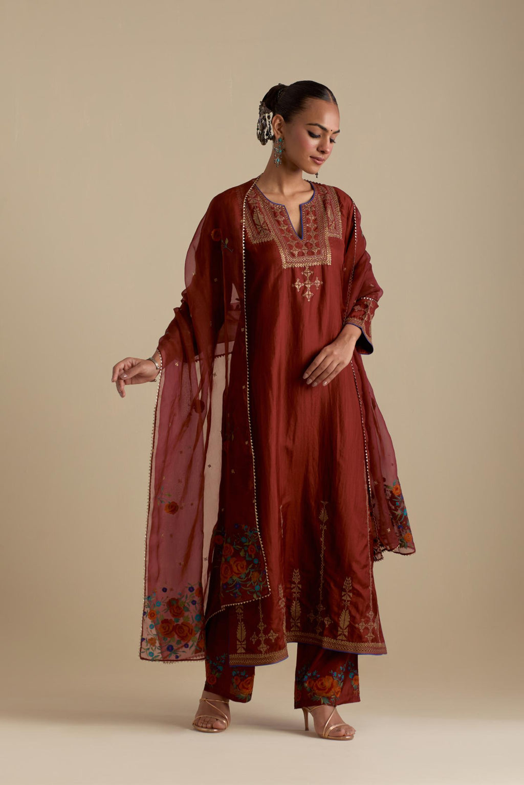 Maroon silk organza dupatta, highlighted with delicate dull gold sequins work and all-over thread embroidery roses, with a large bunch at the dupatta corners.