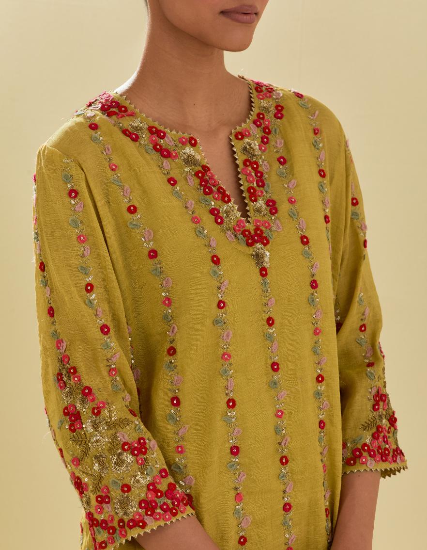 Yellow tissue chanderi short kurta set with round neck and slit in the front and all-over hand cut silk flower embroidery.
