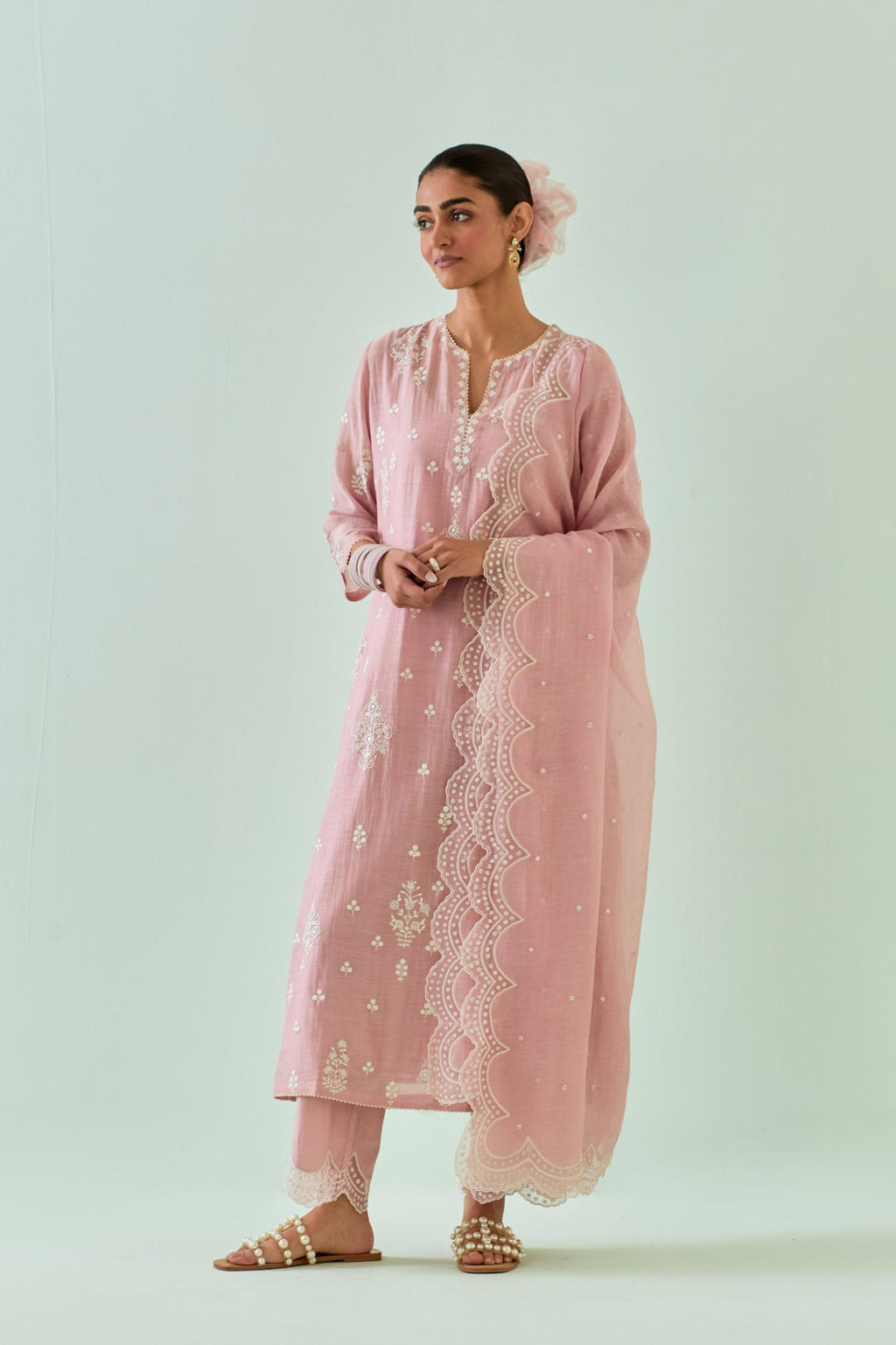 Pink cotton chanderi dupatta with scalloped and embroidered edges.