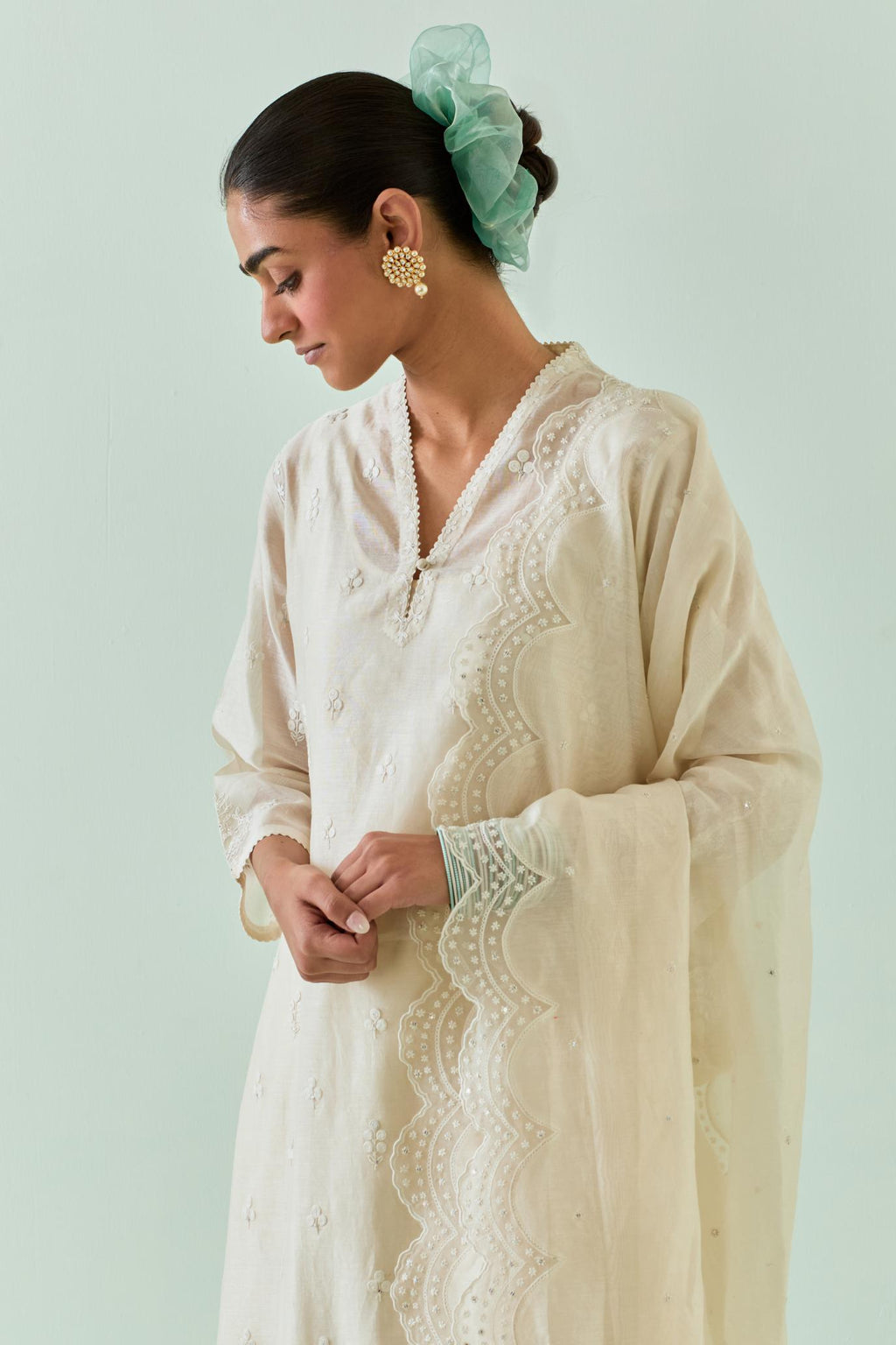 Off white cotton chanderi dupatta with scalloped and embroidered edges.