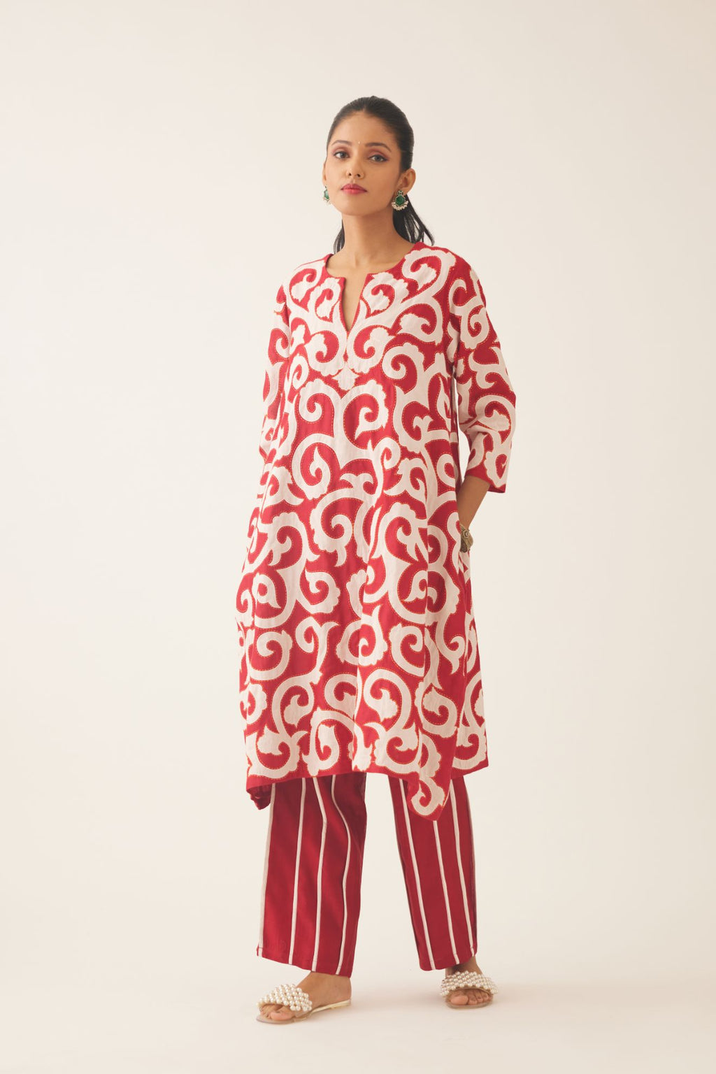 Red short easy fit, straight hem kurta set with all-over trellis jaal appliqué, highlighted with kantha work.