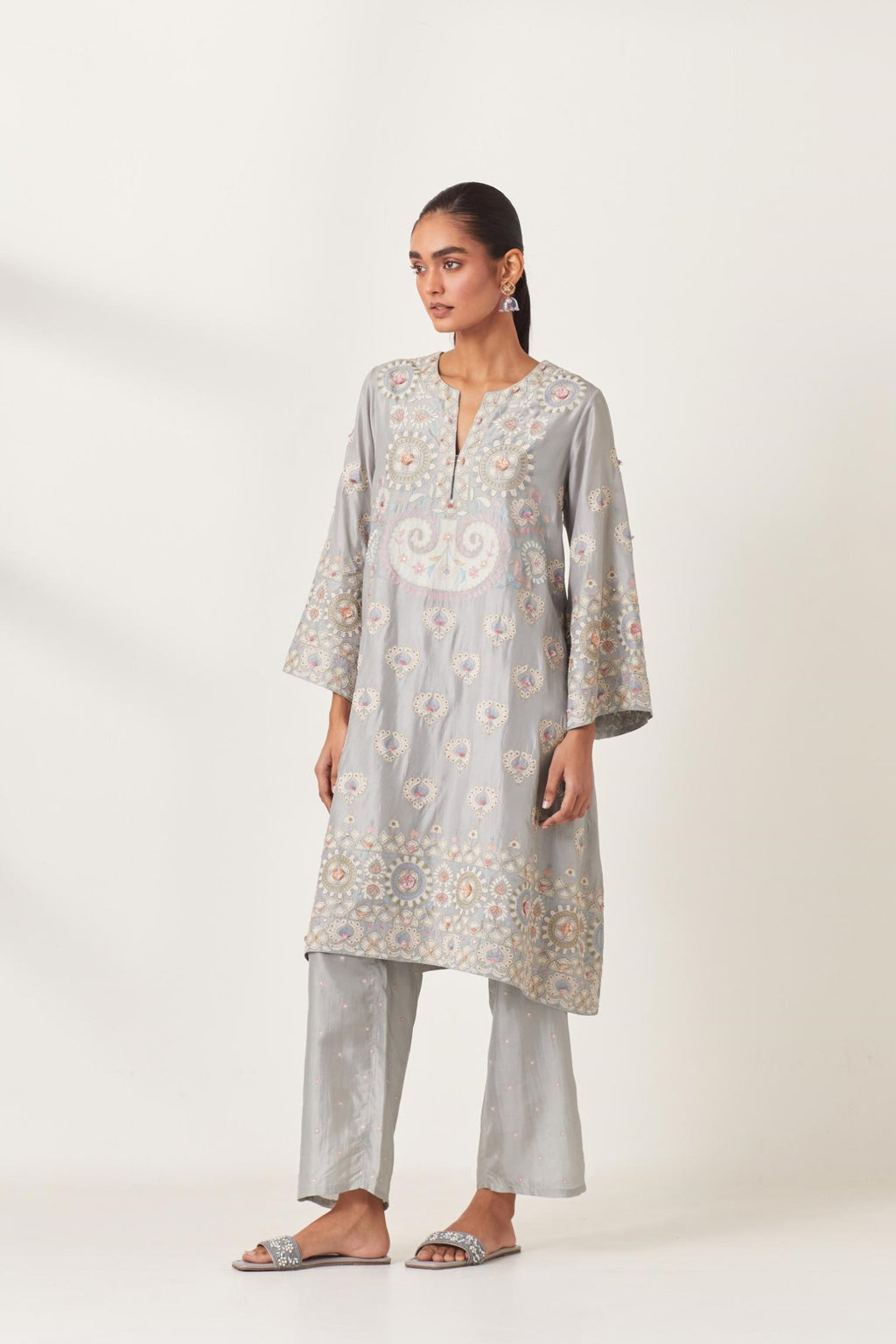 Blue silk straight hem mid-length abha style kurta set with bold appliqué embroidery along with multi-colored aari thread work and tassels.