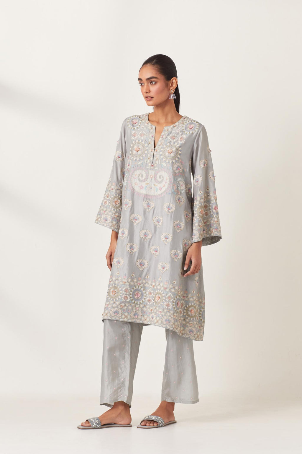 Blue silk straight hem mid-length abha style kurta set with bold appliqué embroidery along with multi-colored aari thread work and tassels.