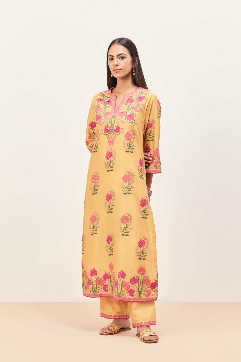 Yellow silk chanderi straight kurta set, decorated with appliqued jaal neckline and hem. The field has symmetrically placed bootas.