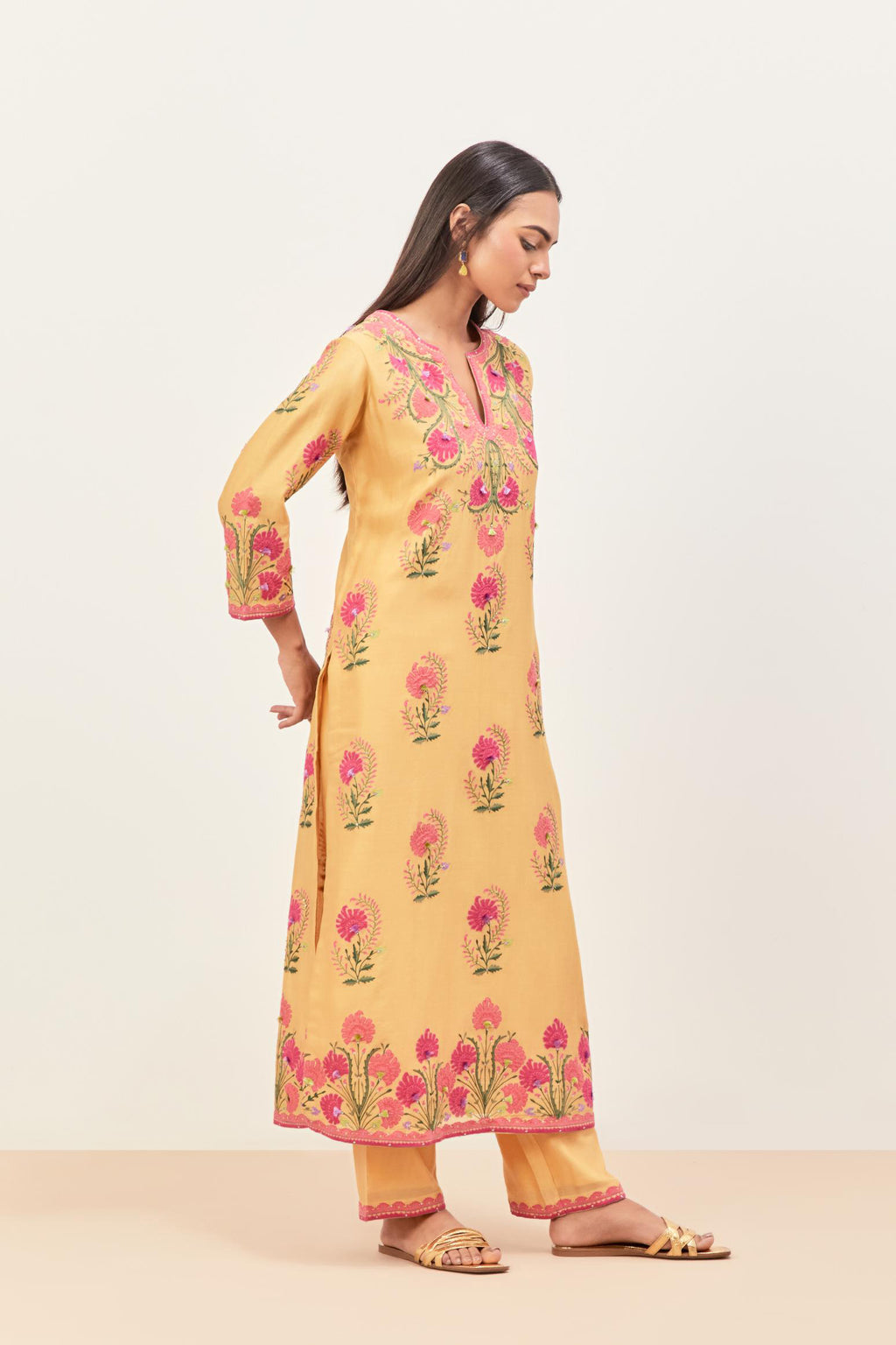 Yellow silk chanderi straight kurta set, decorated with appliqued jaal neckline and hem. The field has symmetrically placed bootas.