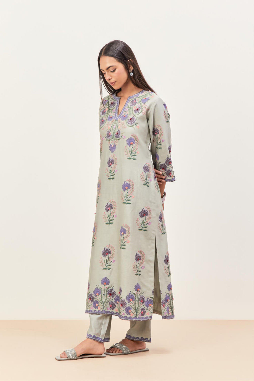 Bluish Grey silk chanderi straight kurta set, decorated with appliqued jaal neckline and hem. The field has symmetrically placed bootas.