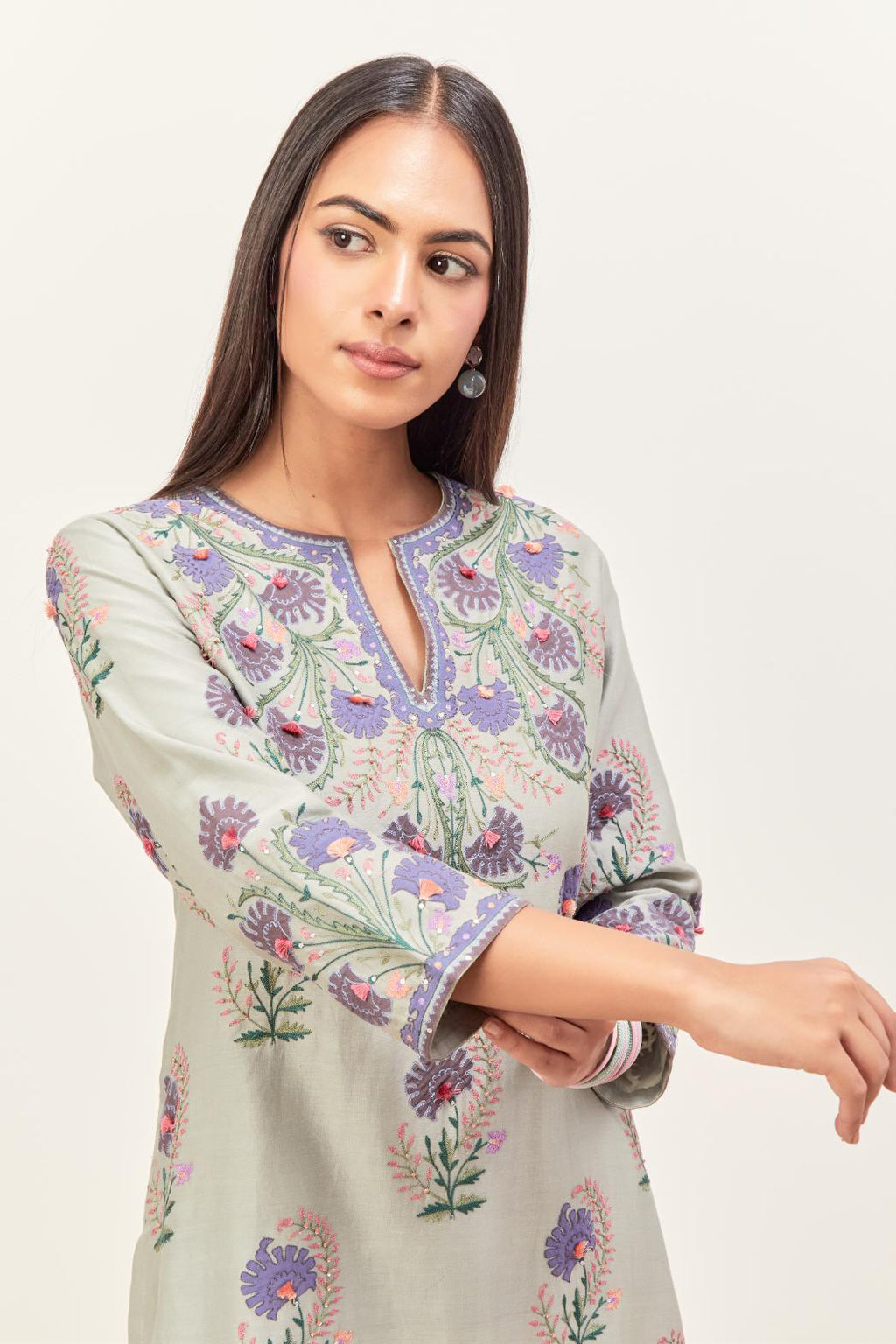 Bluish Grey silk chanderi straight kurta set, decorated with appliqued jaal neckline and hem. The field has symmetrically placed bootas.