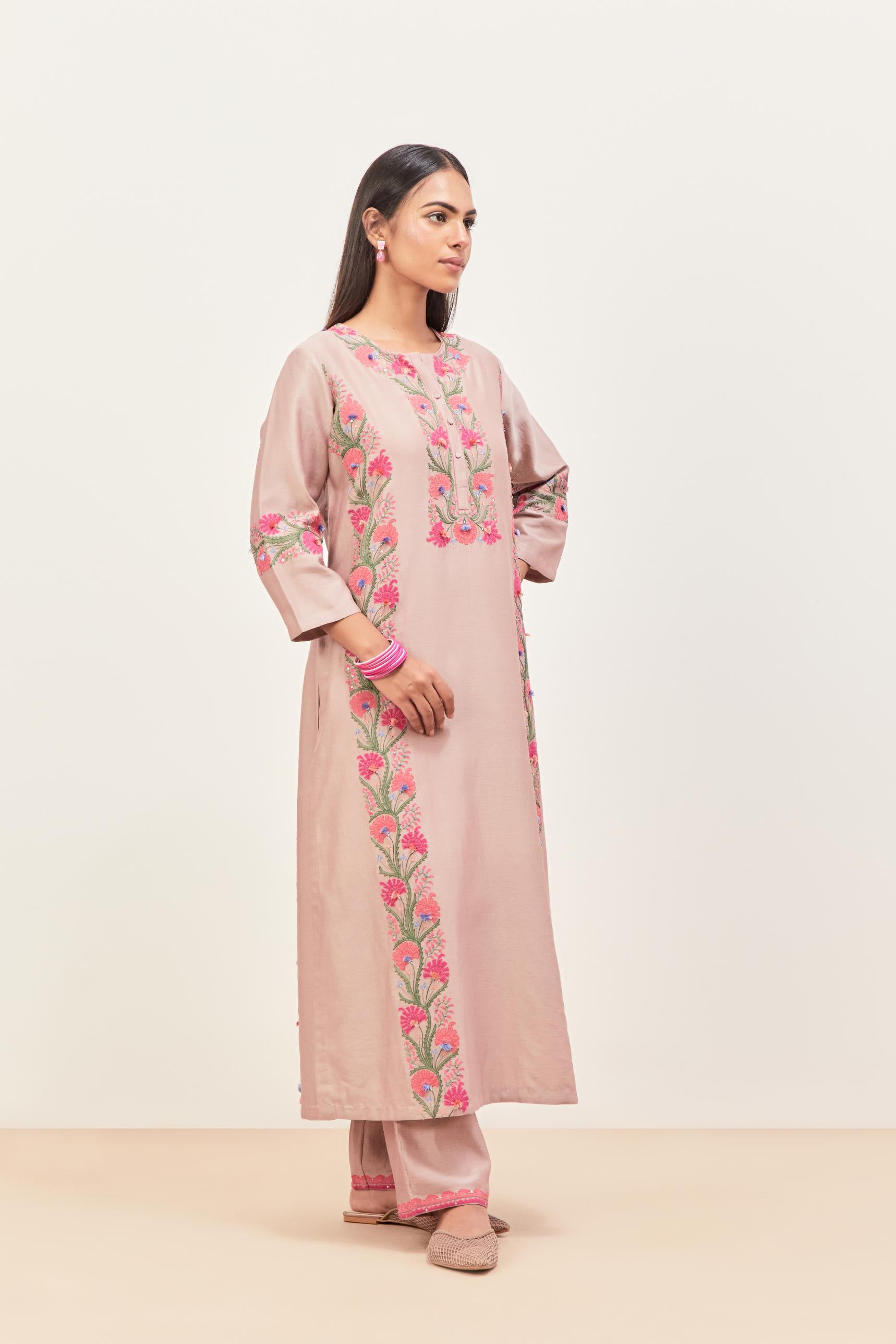 Lilac silk chanderi straight kurta set, decorated with appliqué borders along the side panels, neck and sleeves.