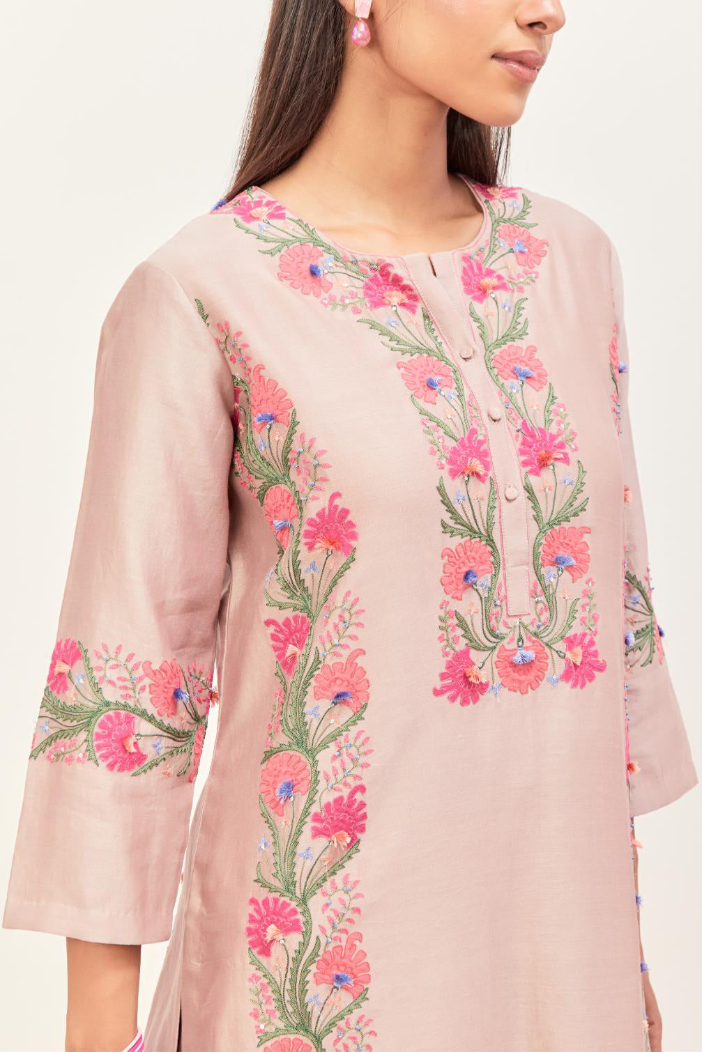 Lilac silk chanderi straight kurta set, decorated with appliqué borders along the side panels, neck and sleeves.