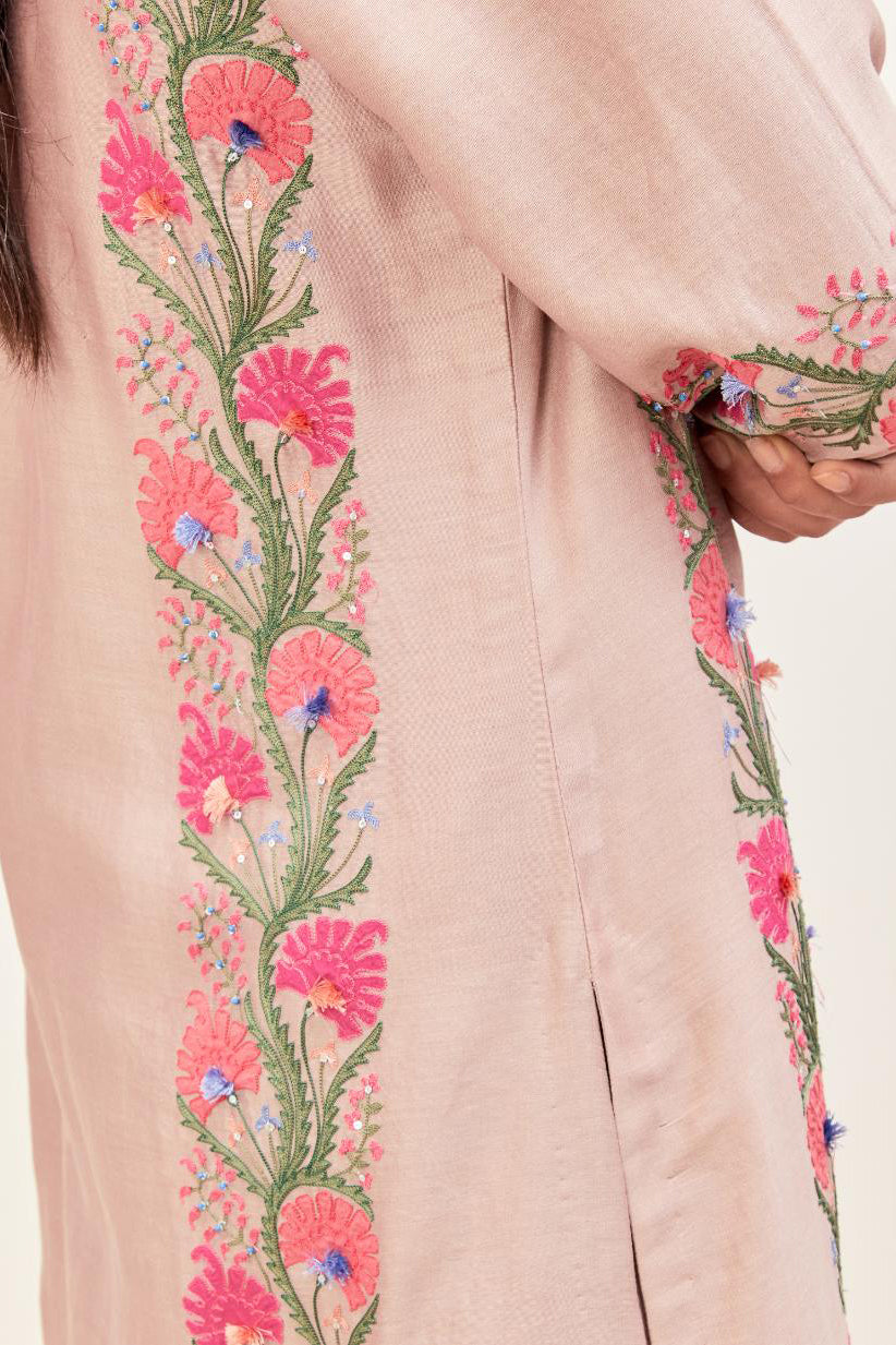 Lilac silk chanderi straight kurta set, decorated with appliqué borders along the side panels, neck and sleeves.