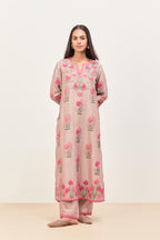 Lilac silk chanderi straight kurta set, decorated with appliqued jaal neckline and hem. The field has symmetrically placed bootas.