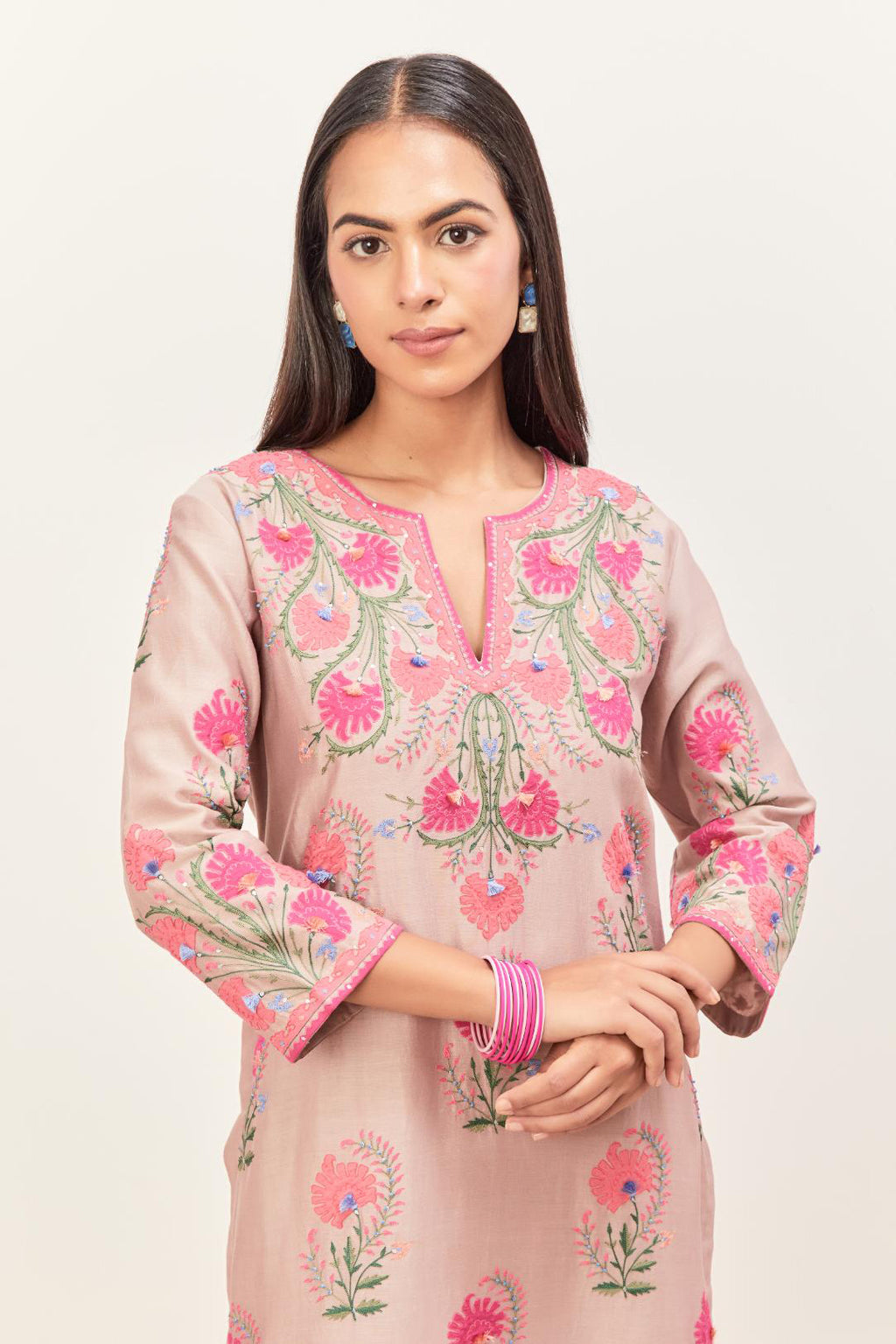 Lilac silk chanderi straight kurta set, decorated with appliqued jaal neckline and hem. The field has symmetrically placed bootas.