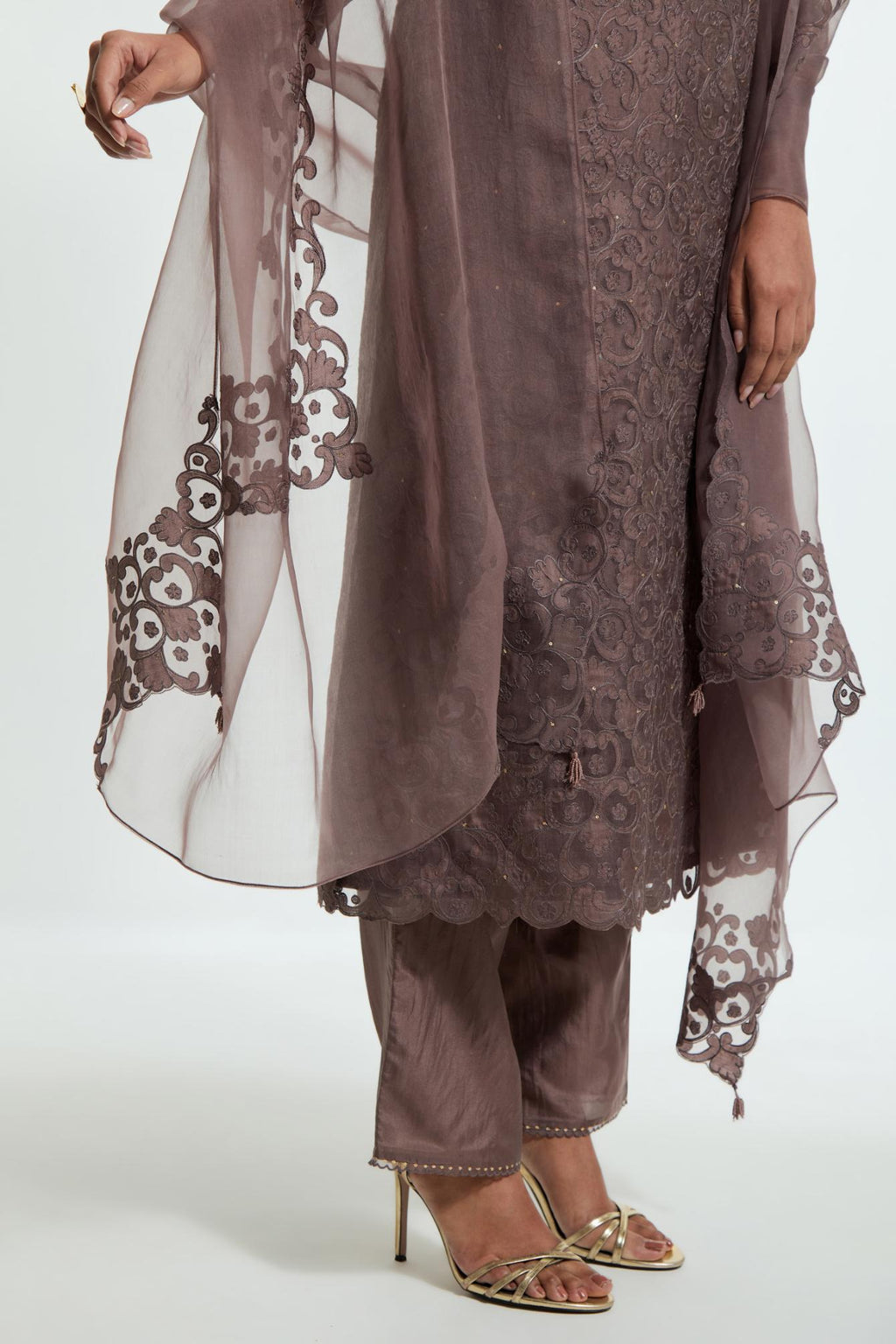 Grey silk organza straight kurta set featuring an all-over silk appliqué trellis jaal, delicately highlighted with subtle sequins.