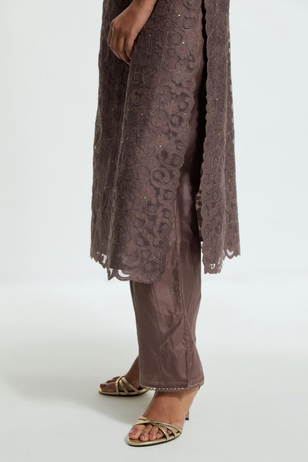 Grey silk organza straight kurta set featuring an all-over silk appliqué trellis jaal, delicately highlighted with subtle sequins.