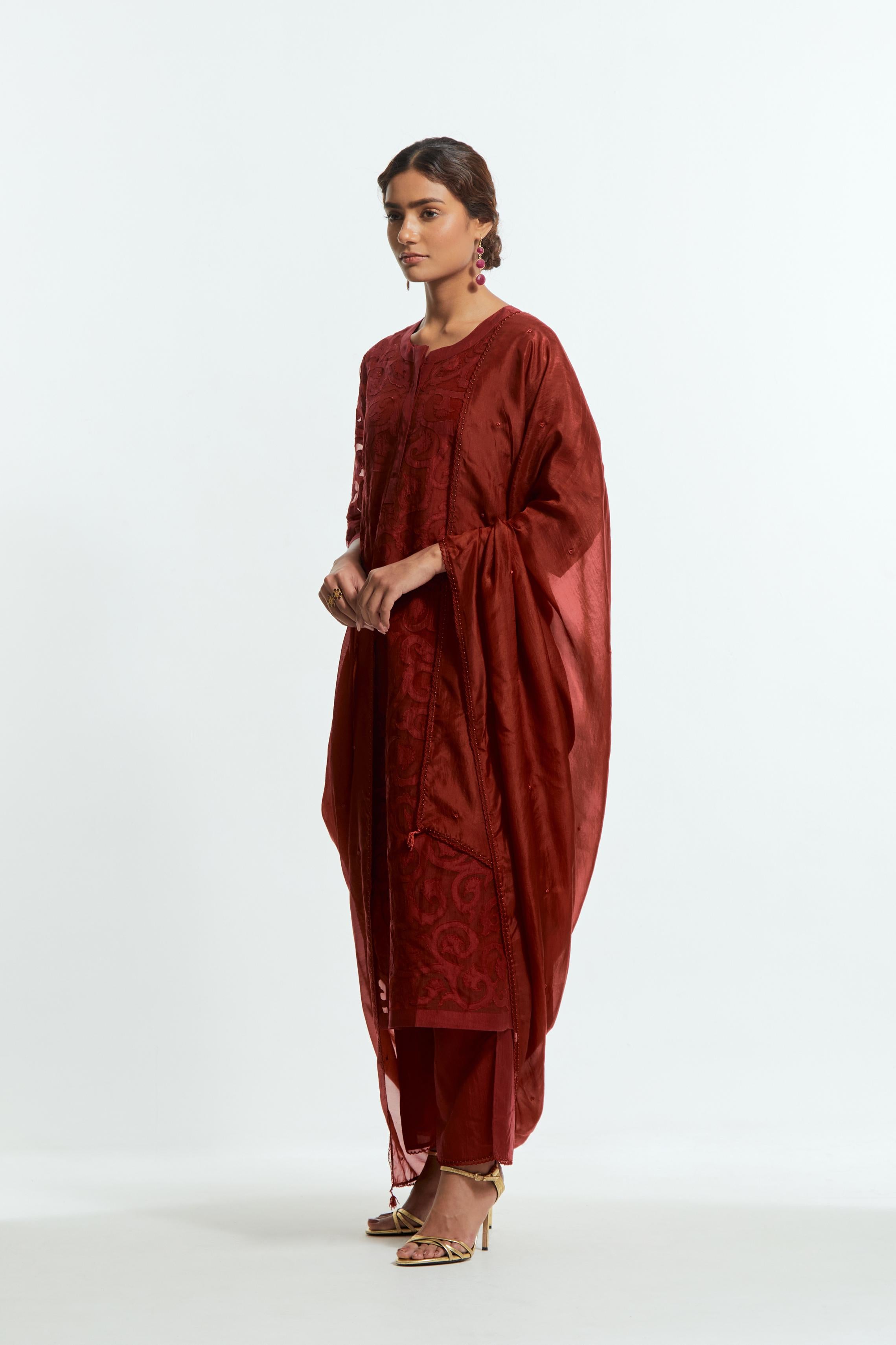 Red light silk dupatta featuring all-over floral embroidered small bootis and finished with delicate scalloped edges.