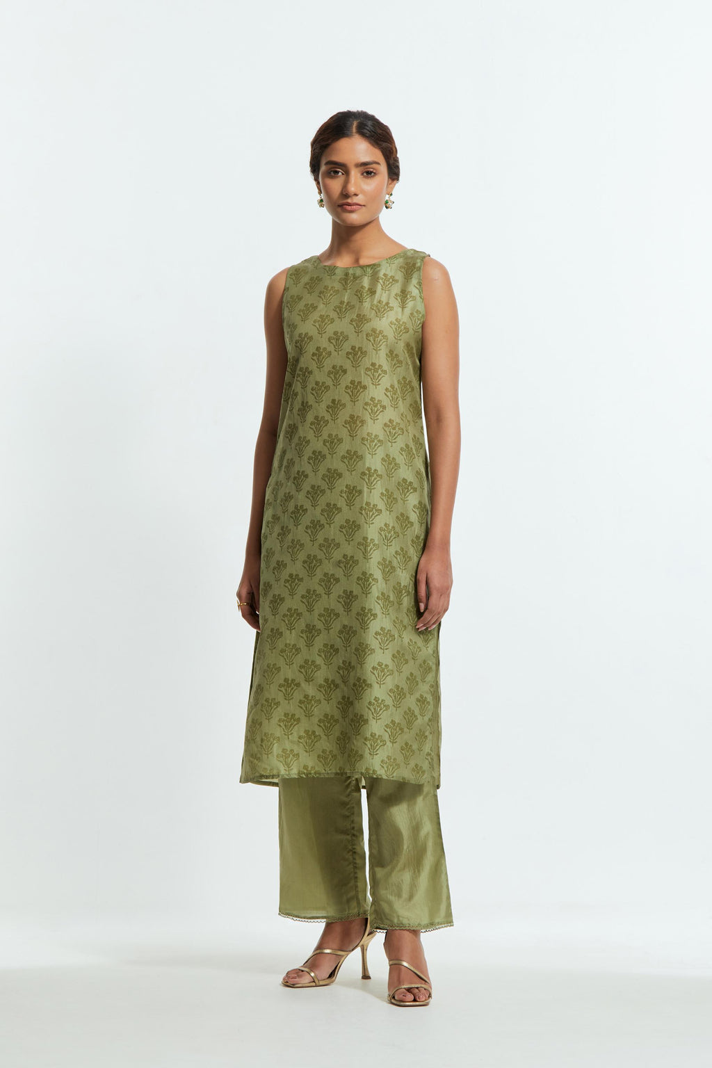 Green Sheer overlay set in silk organza with a shirt collar, highlighted with all-over silk appliqué trellis jaal.
