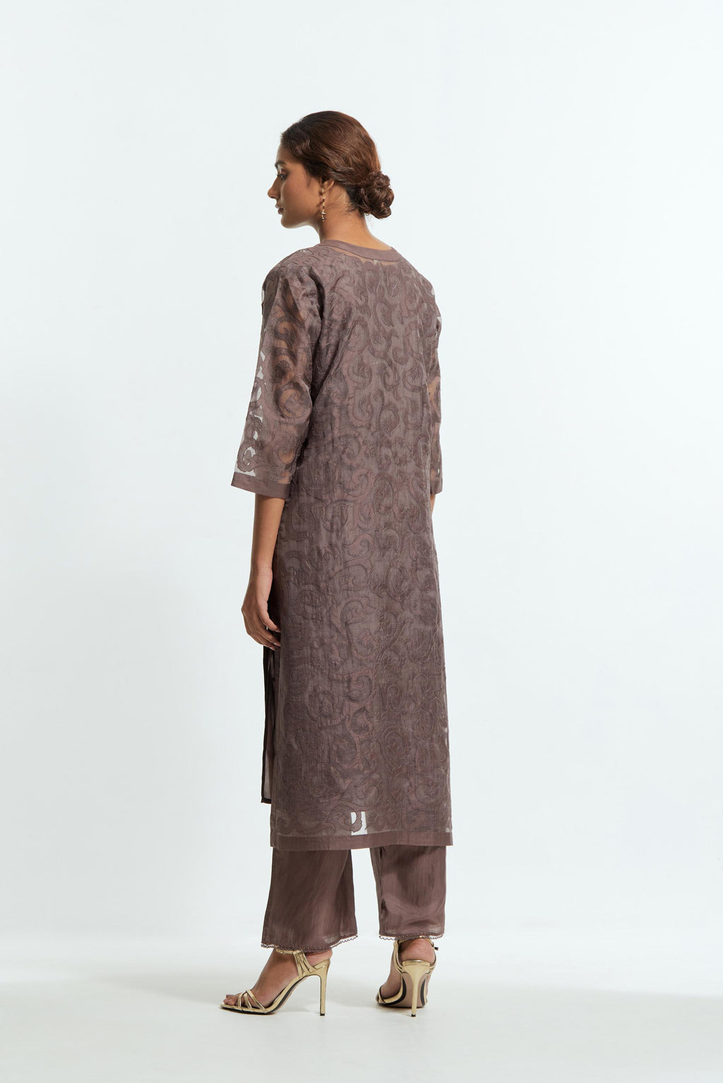 Grey silk organza straight kurta set featuring an all-over silk appliqué trellis jaal, delicately highlighted with aari threadwork.