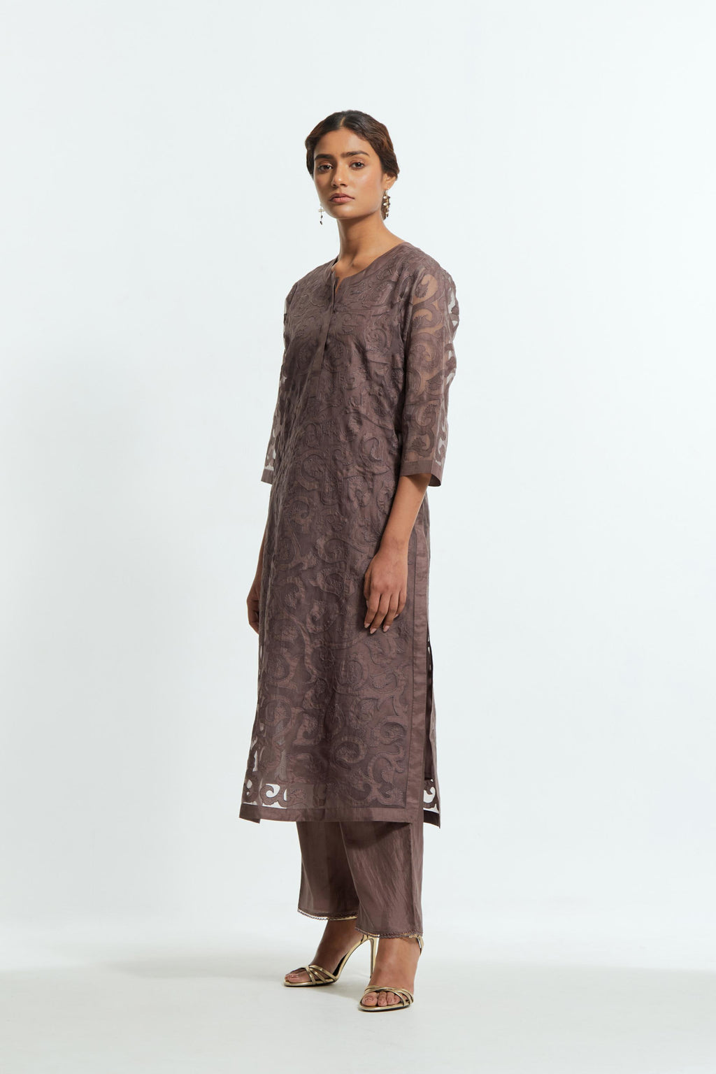 Grey silk organza straight kurta set featuring an all-over silk appliqué trellis jaal, delicately highlighted with aari threadwork.