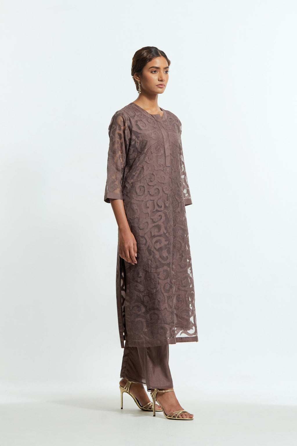 Grey silk organza straight kurta set featuring an all-over silk appliqué trellis jaal, delicately highlighted with aari threadwork.