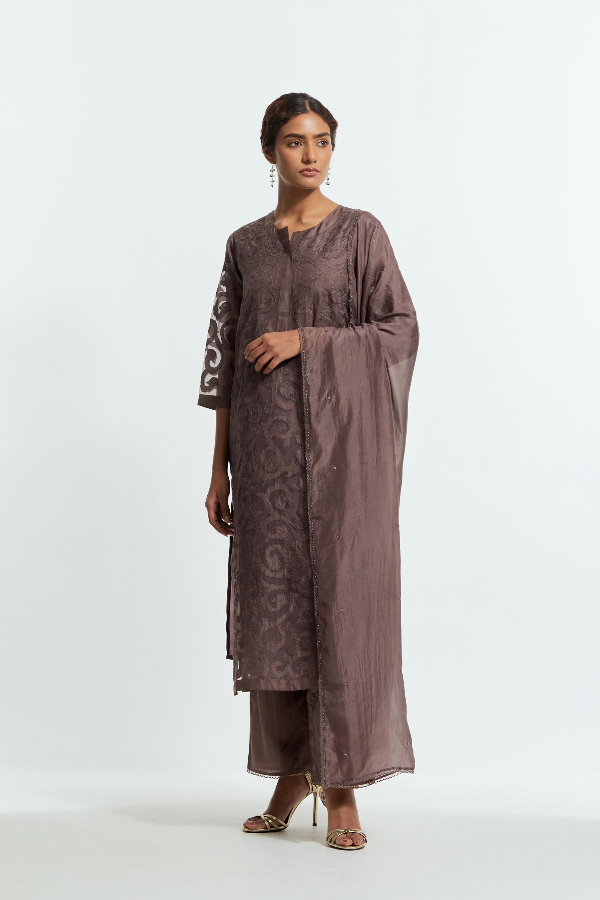 Grey light silk dupatta featuring all-over floral embroidery small bootis and finished with delicate scalloped edges.