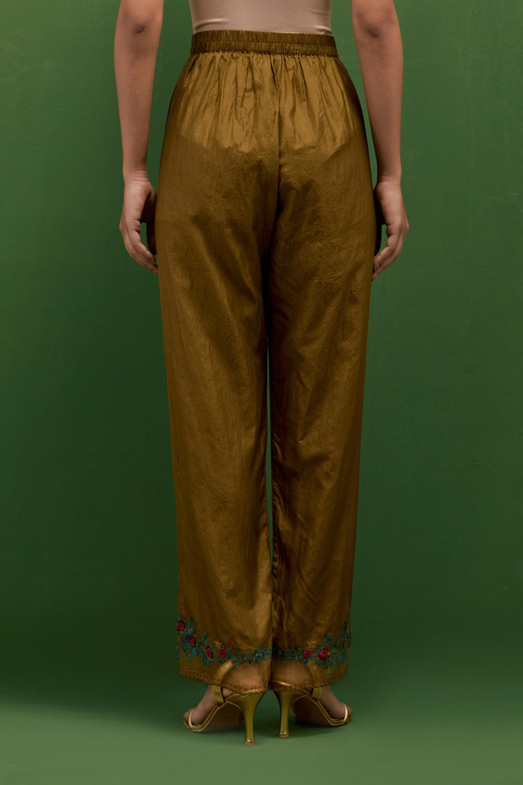 Golden olive silk straight pants with a broad organza scalloped hem, hightlighted with hand-embroidred rose flower bunches and beads.