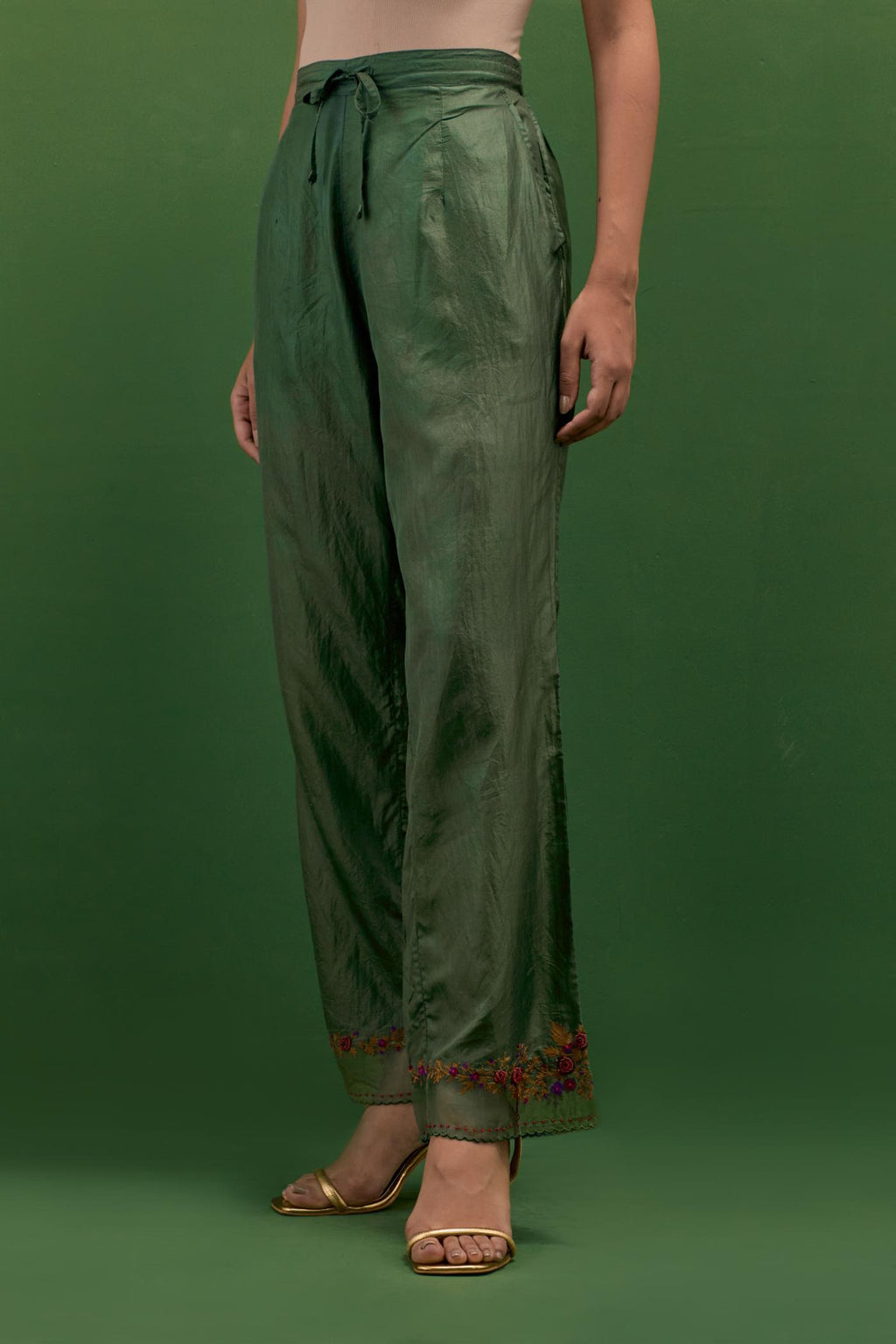 Brunswick green silk straight pants with a broad organza scalloped hem, hightlighted with hand-embroidred rose flower bunches and beads.