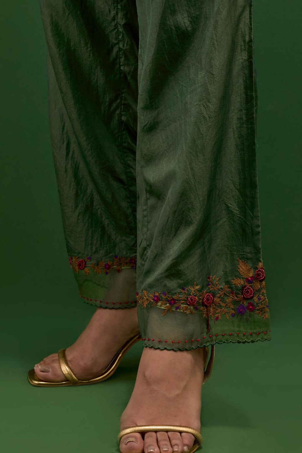 Brunswick green silk straight pants with a broad organza scalloped hem, hightlighted with hand-embroidred rose flower bunches and beads.