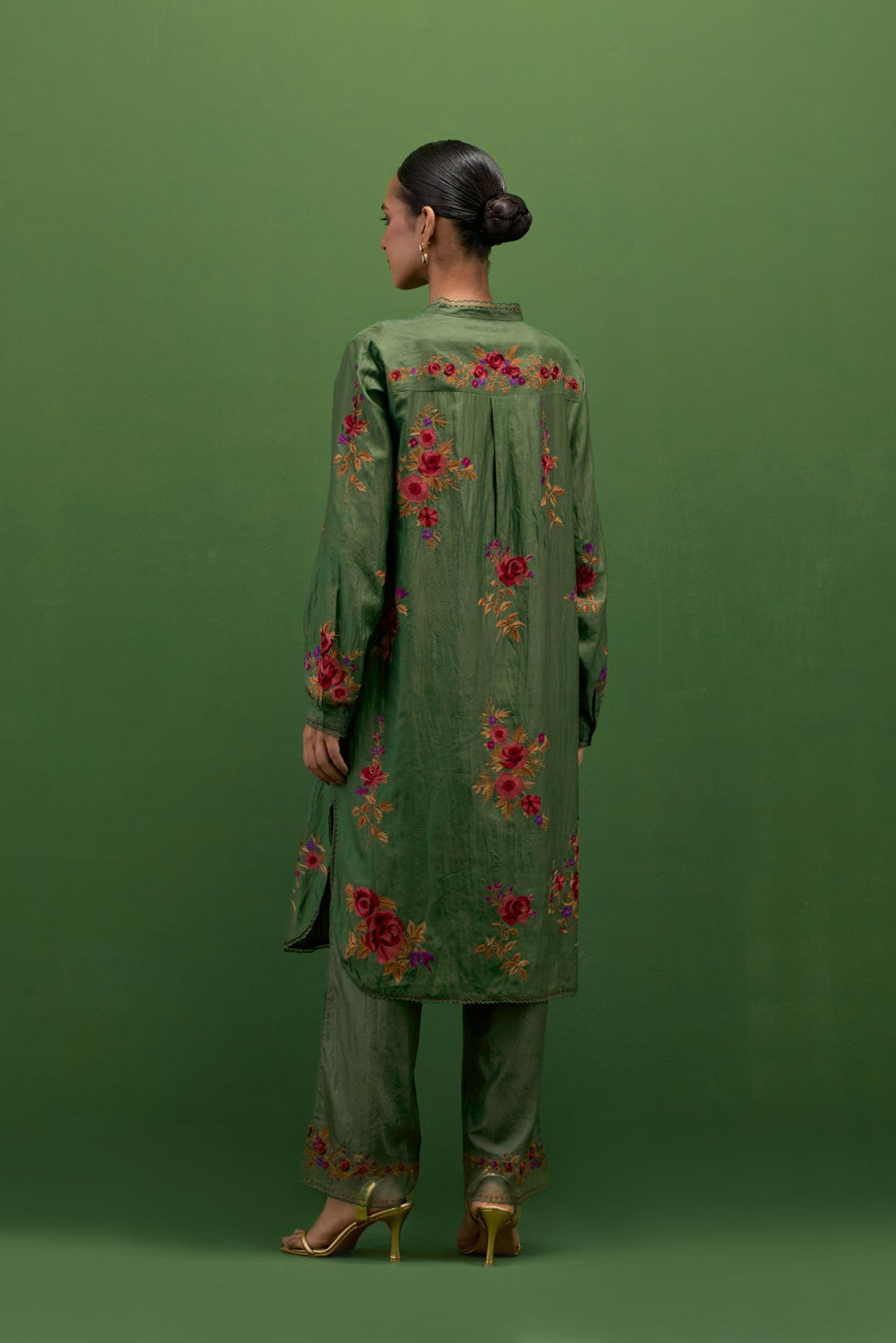 Brunswick green silk short, shirt-kurta set with all-over embroidered thread roses.