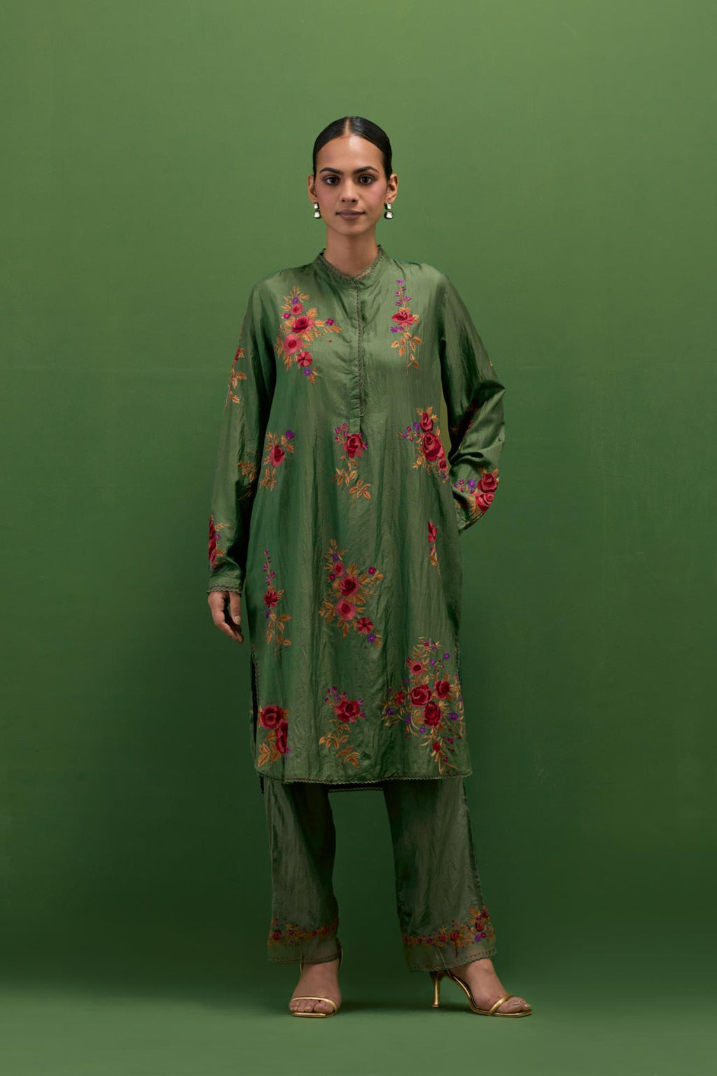 Brunswick green silk short, shirt-kurta set with all-over embroidered thread roses.